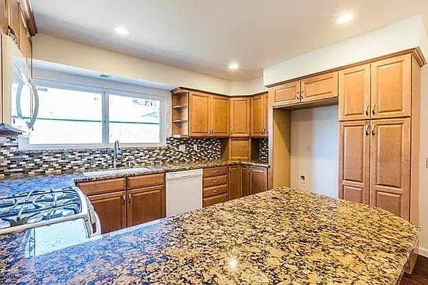 Camarillo House: 2140 Briarfield St