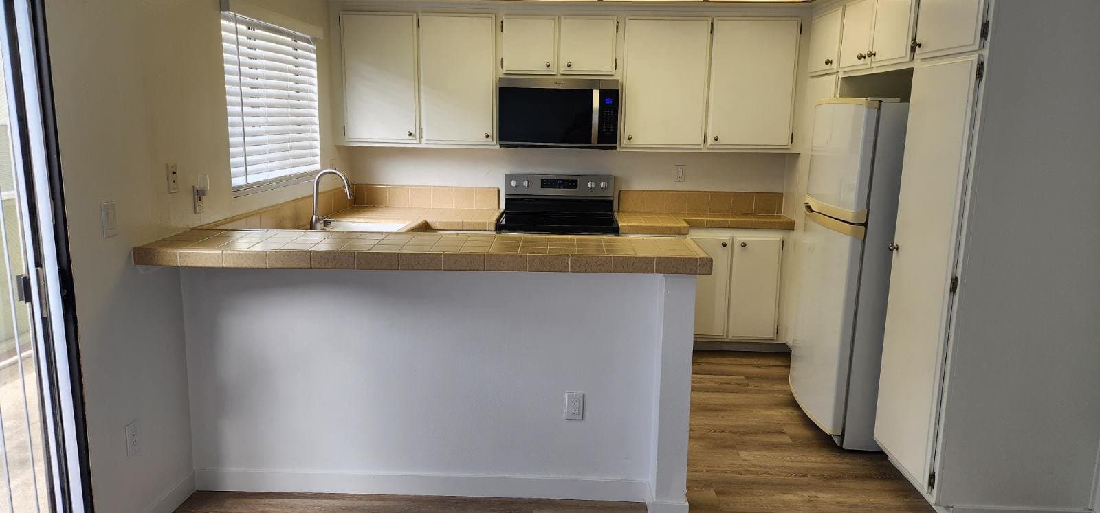 Redondo Beach Townhome: 714 N. Irena Ave.