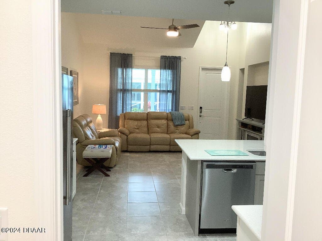 Daytona Beach House: 362 Parrot Lane