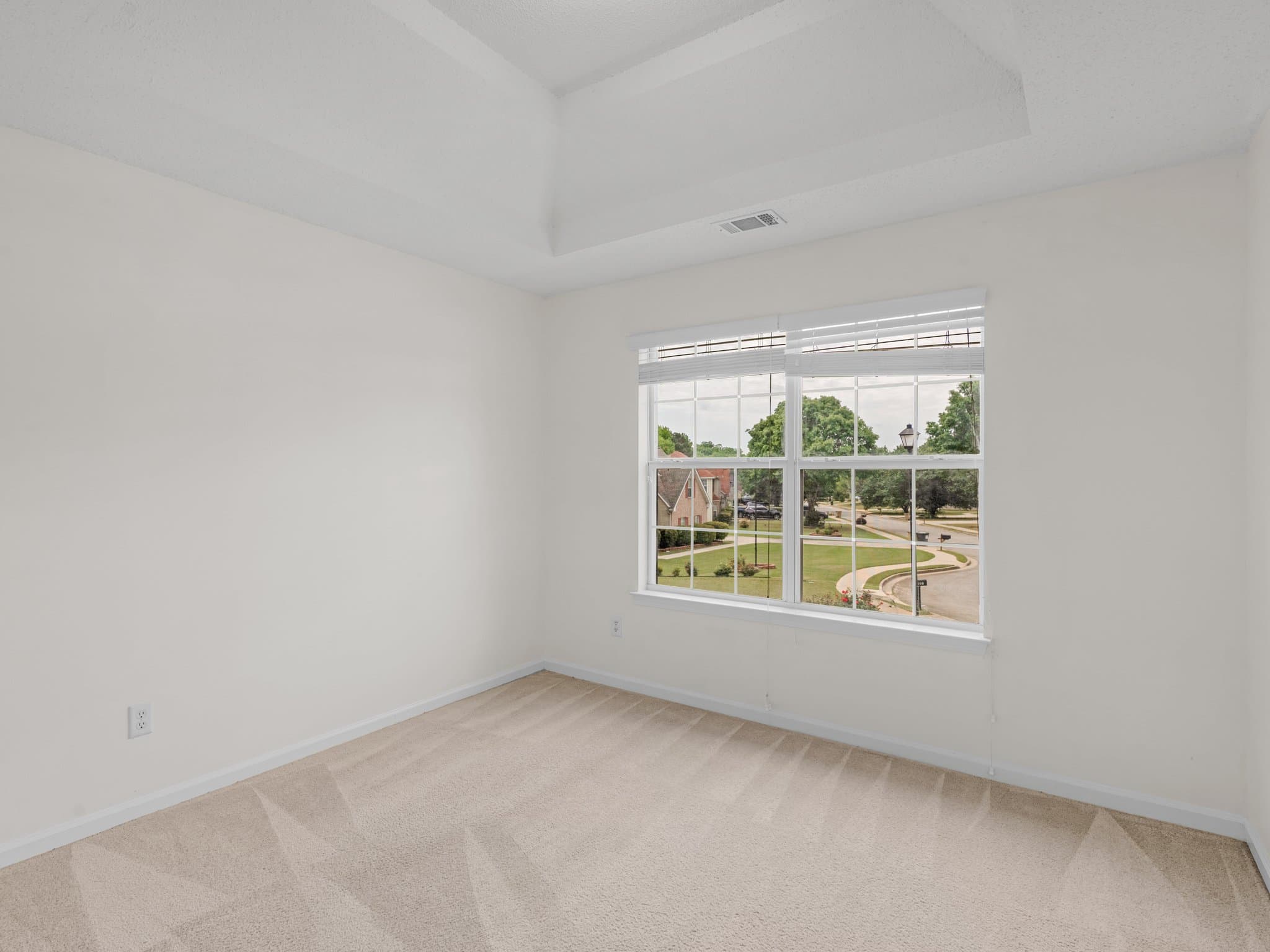 McDonough House: 327 Ermines Way