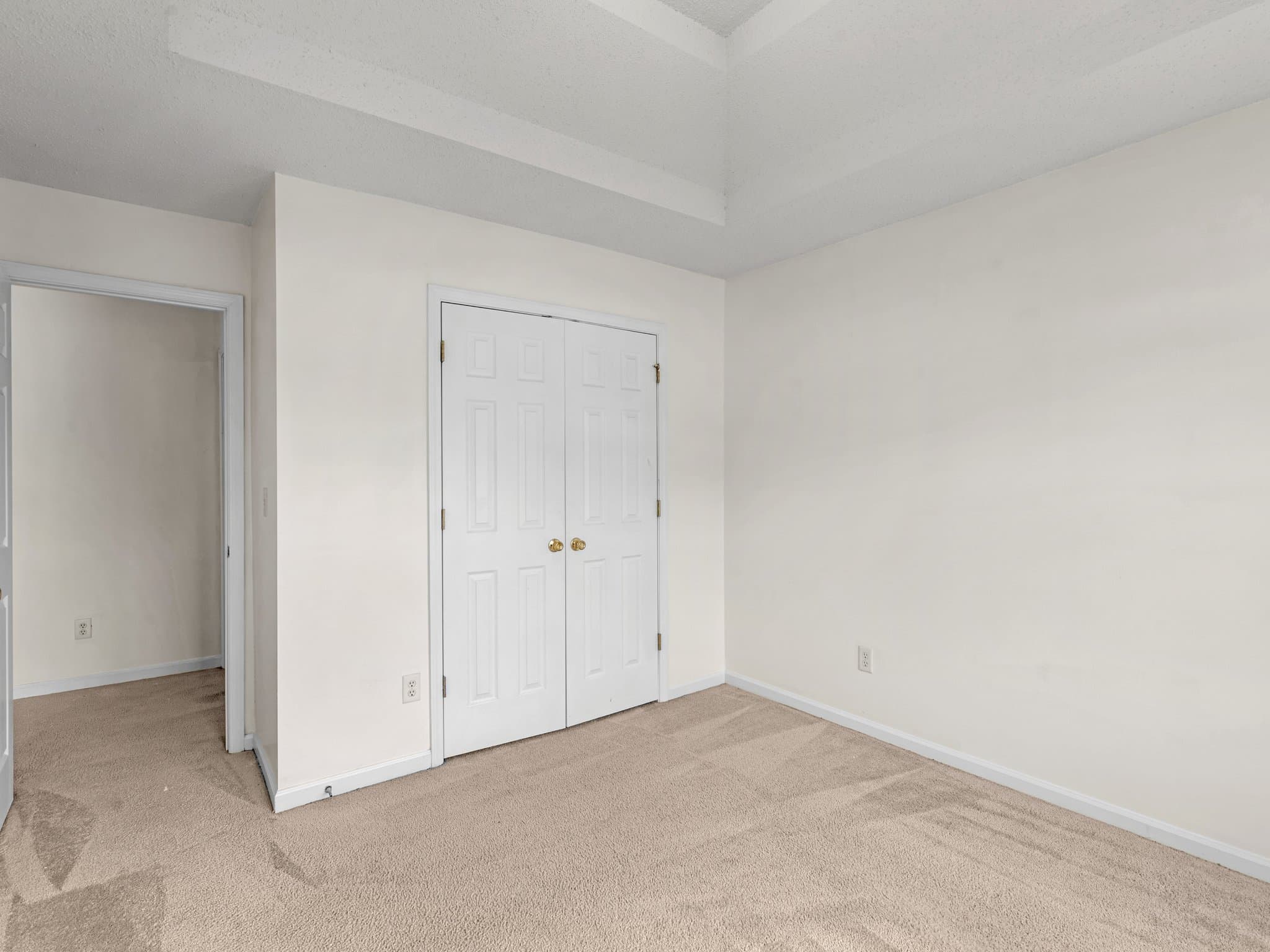 McDonough House: 327 Ermines Way
