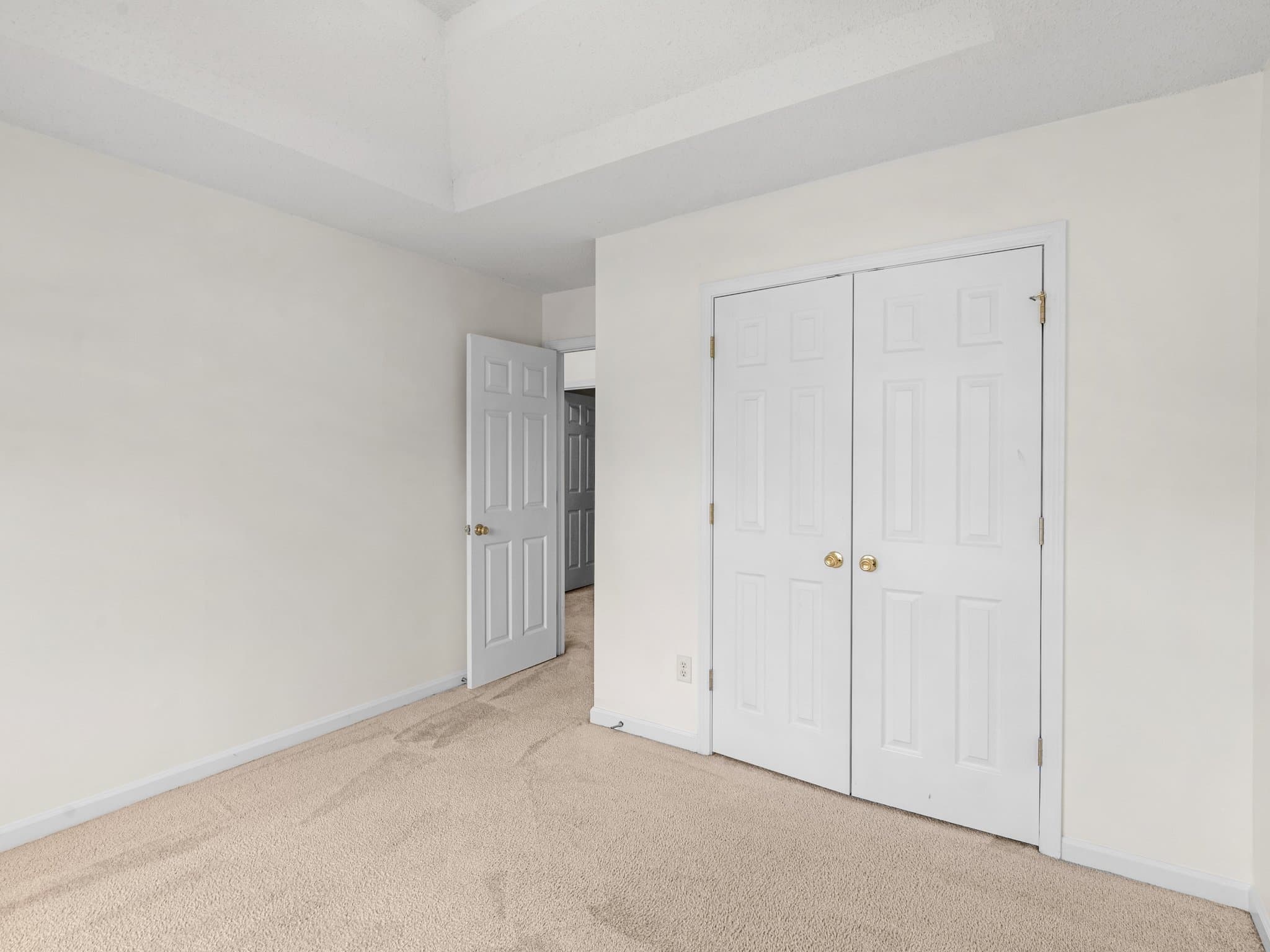 McDonough House: 327 Ermines Way