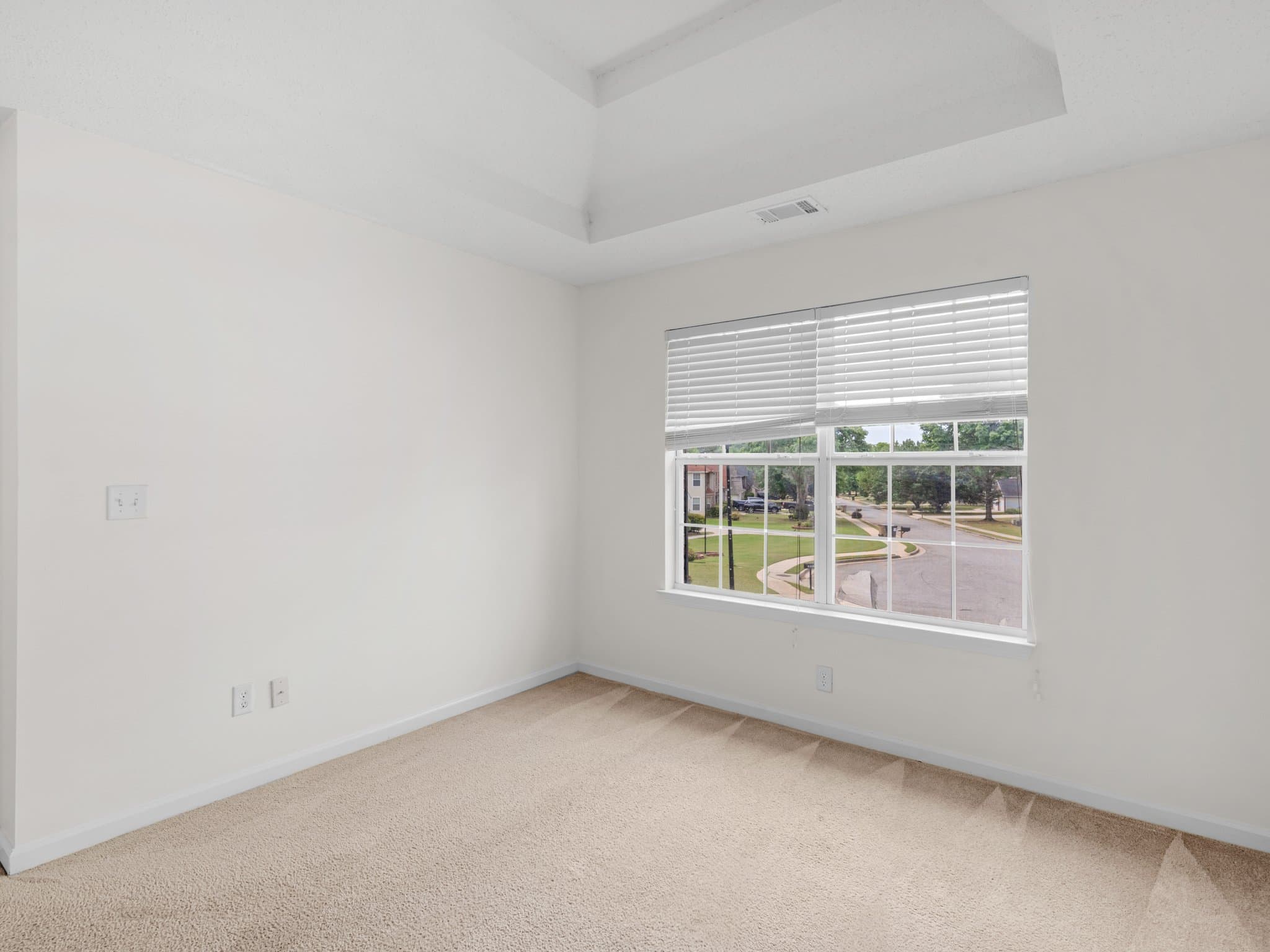 McDonough House: 327 Ermines Way