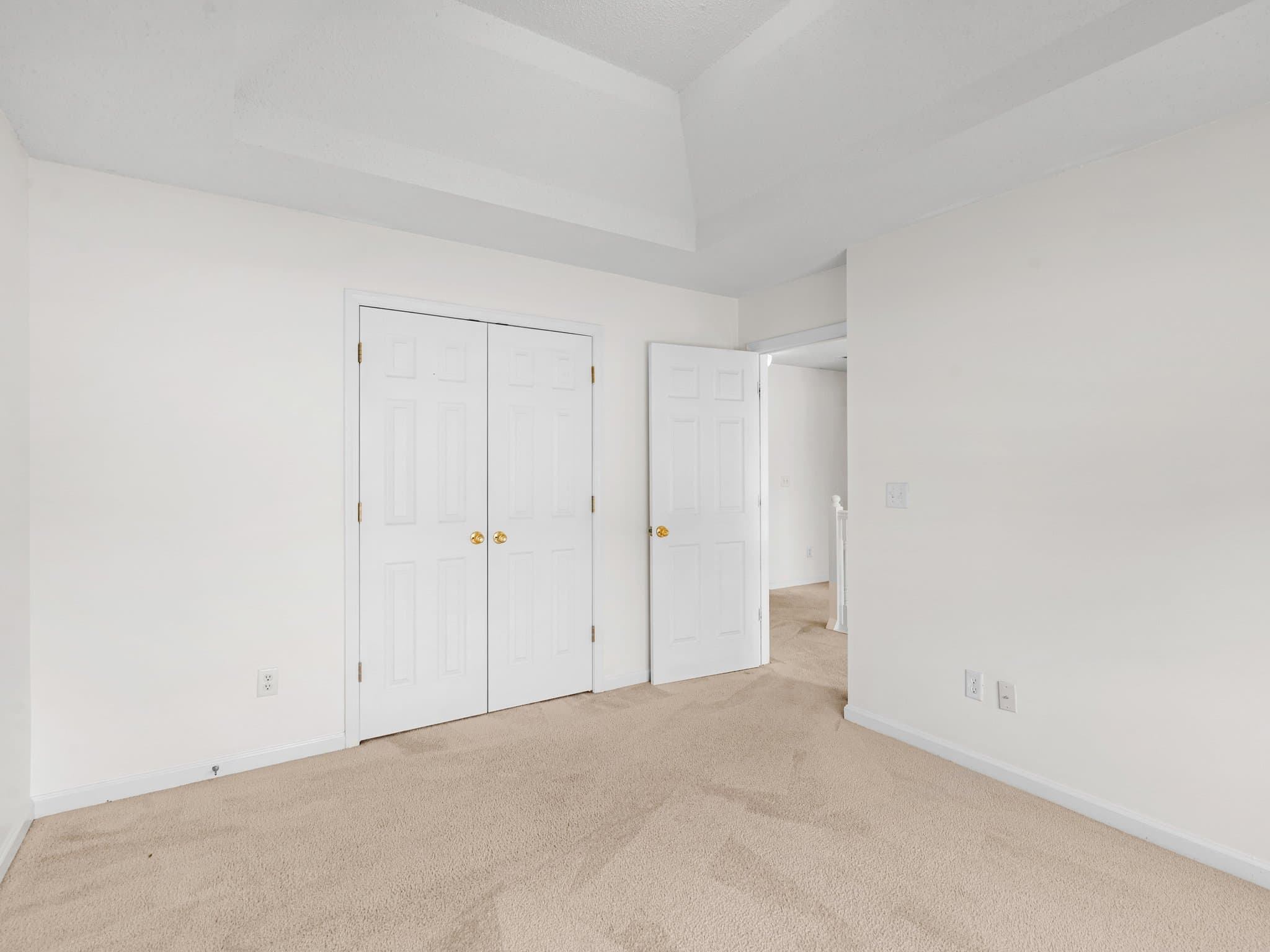 McDonough House: 327 Ermines Way