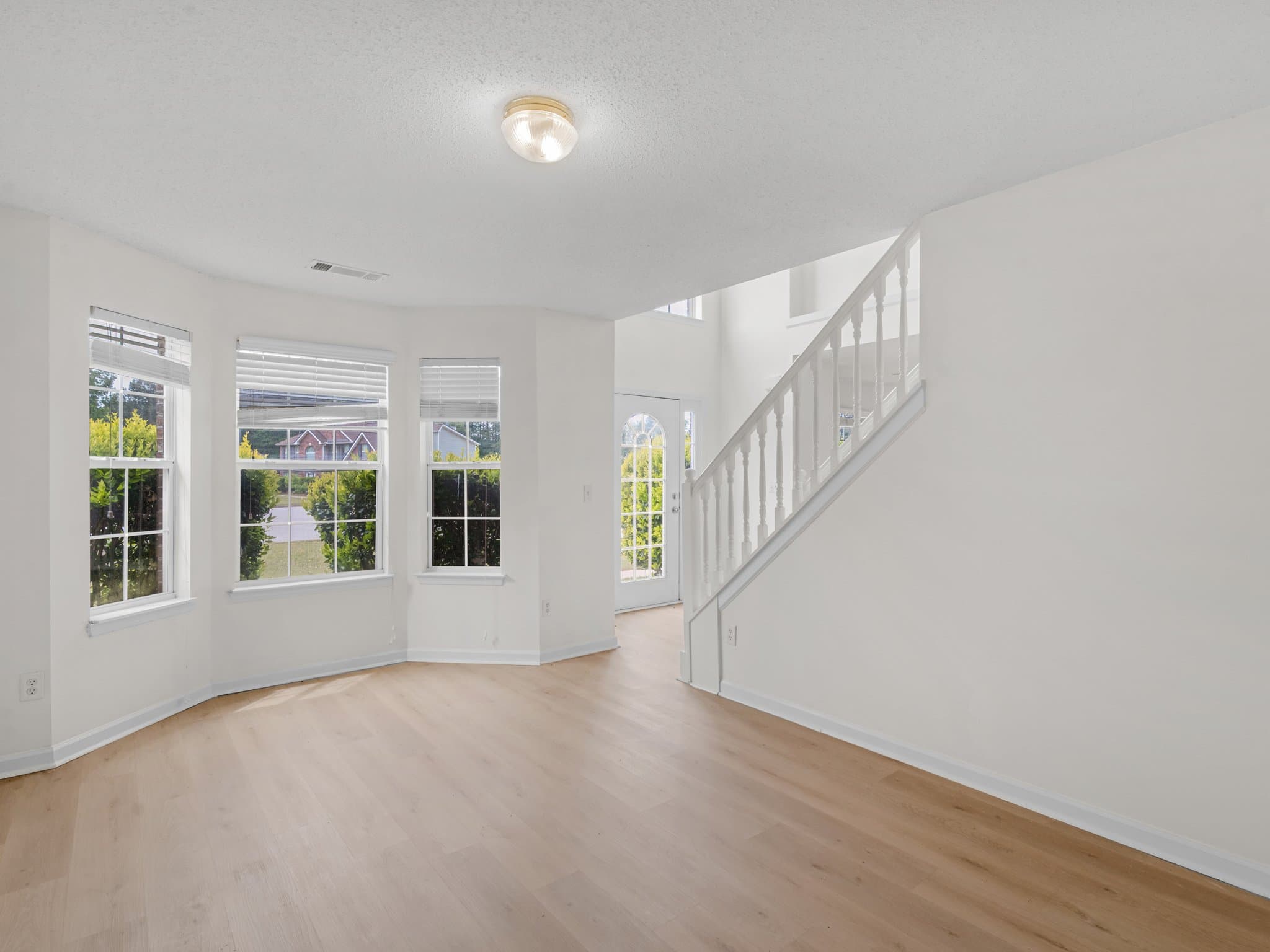 McDonough House: 327 Ermines Way