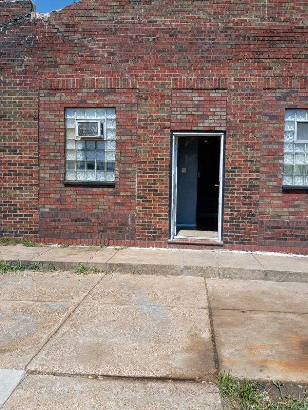 St.Louis House: 1027 Garth Ave.