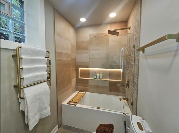 Chicago Condo: 1050 W. Dakin St.