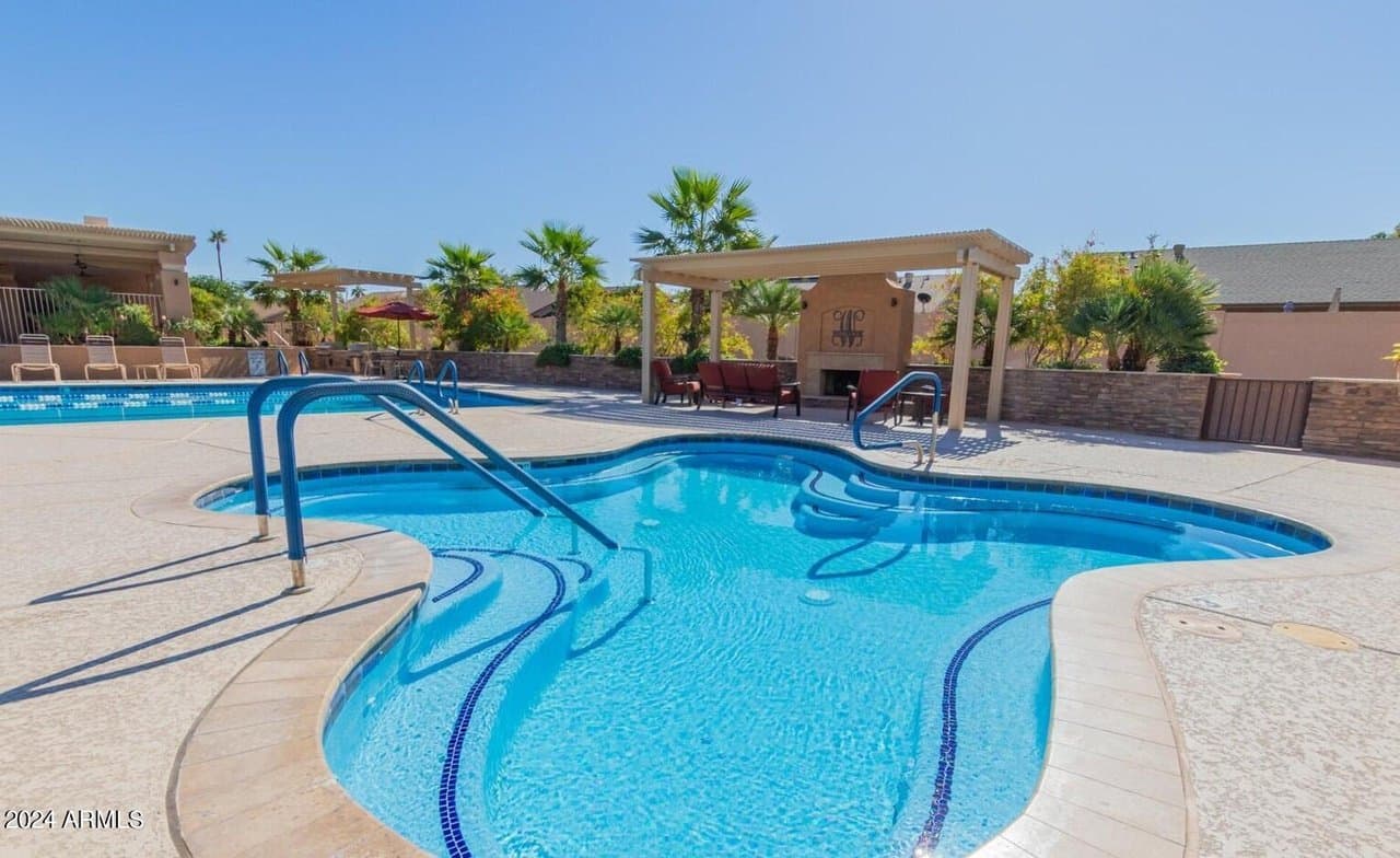 Peoria Townhome: 19034 N 83rd Dr