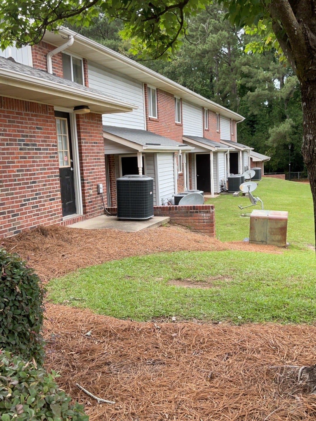 Lexington Apartment: 301 Roberts St.
