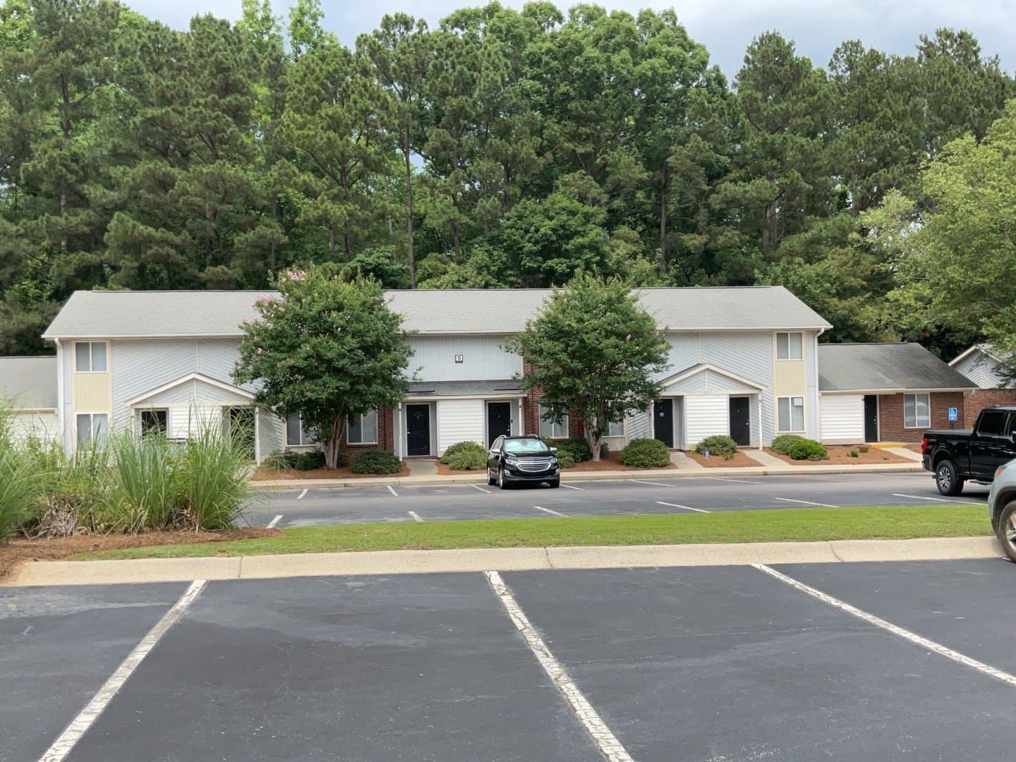 Lexington Apartment: 301 Roberts St.
