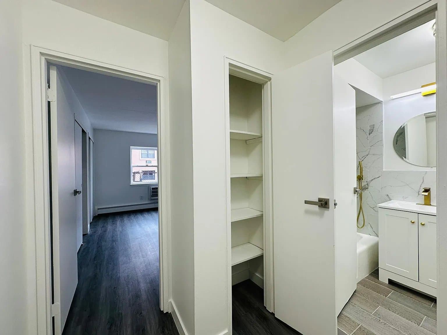 Belleville Apartment: 560 Washington Ave