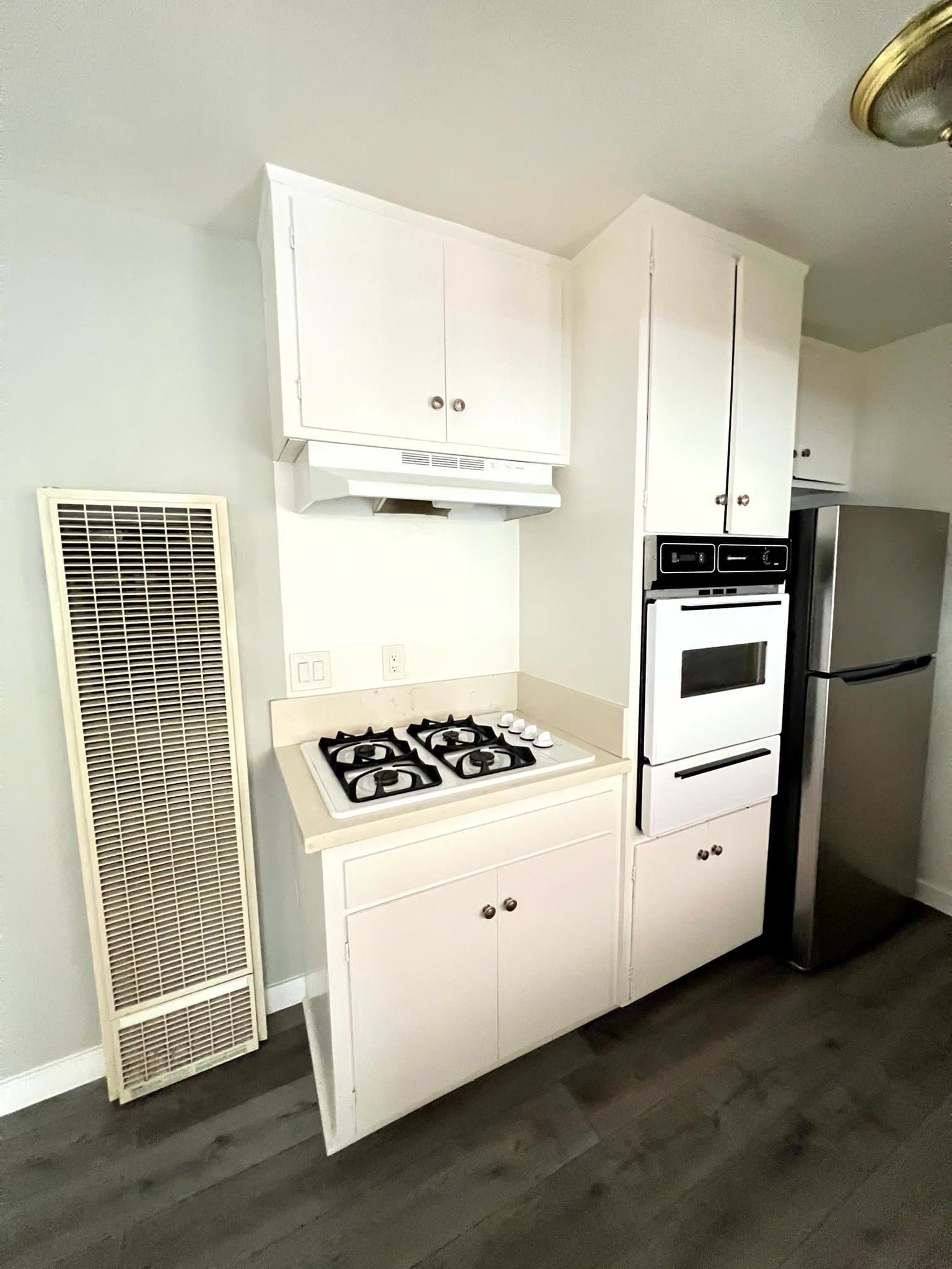 Los Angeles Apartment: 1412 Brockton Ave