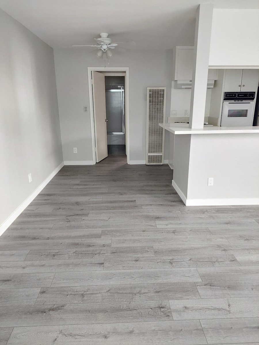 Los Angeles Apartment: 1412 Brockton Ave