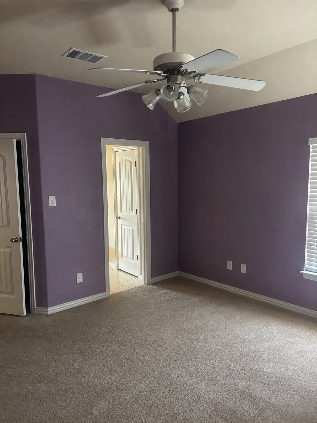 Leander Single Room: 908 Hartman Dr