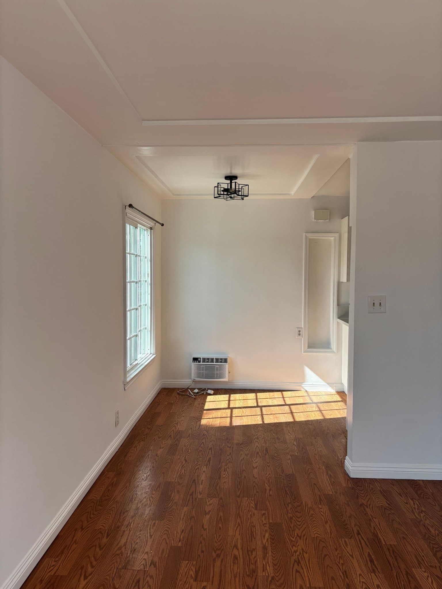 Los Angeles Apartment: 2588 S Sepulveda Blvd