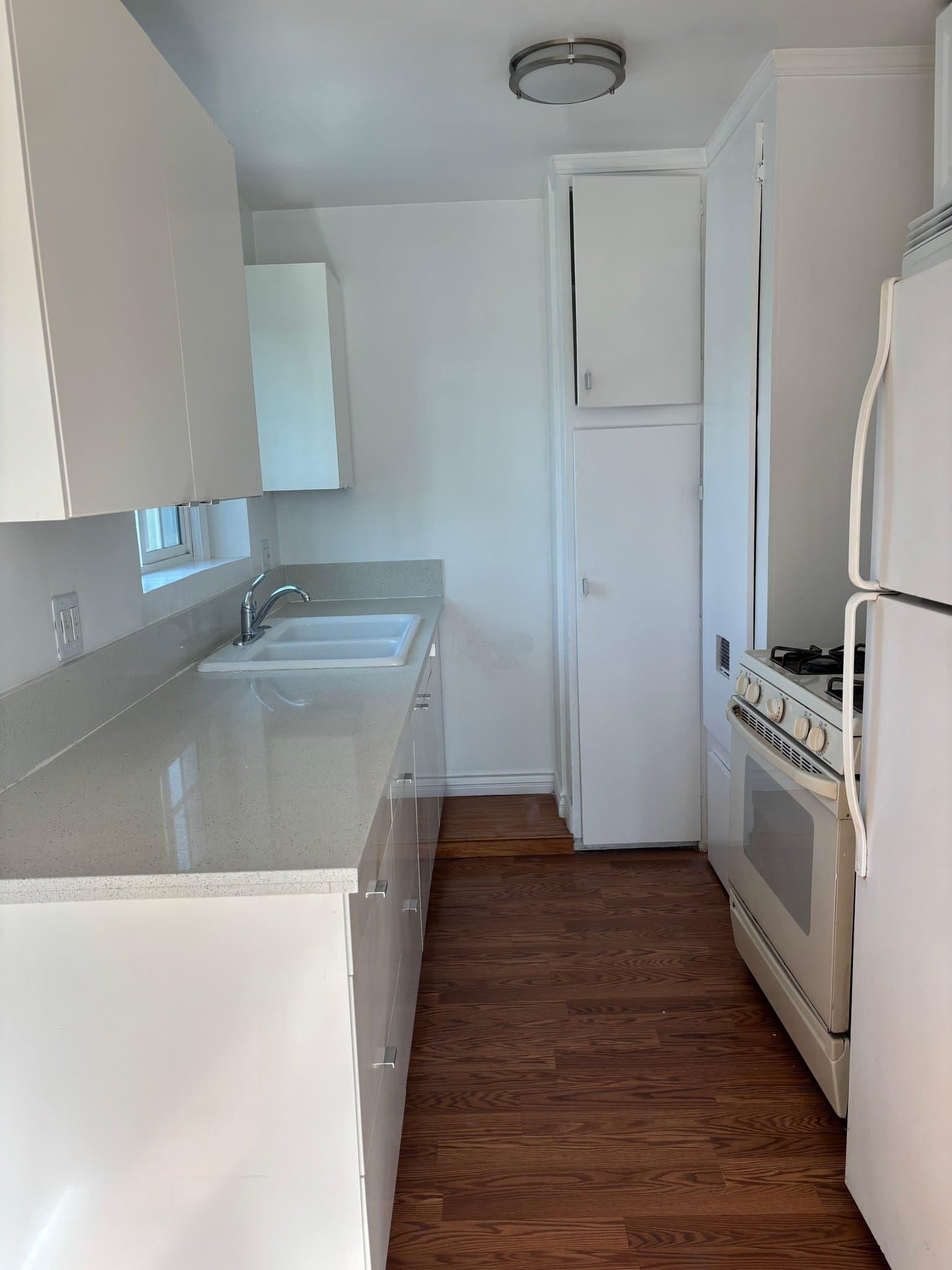 Los Angeles Apartment: 2588 S Sepulveda Blvd