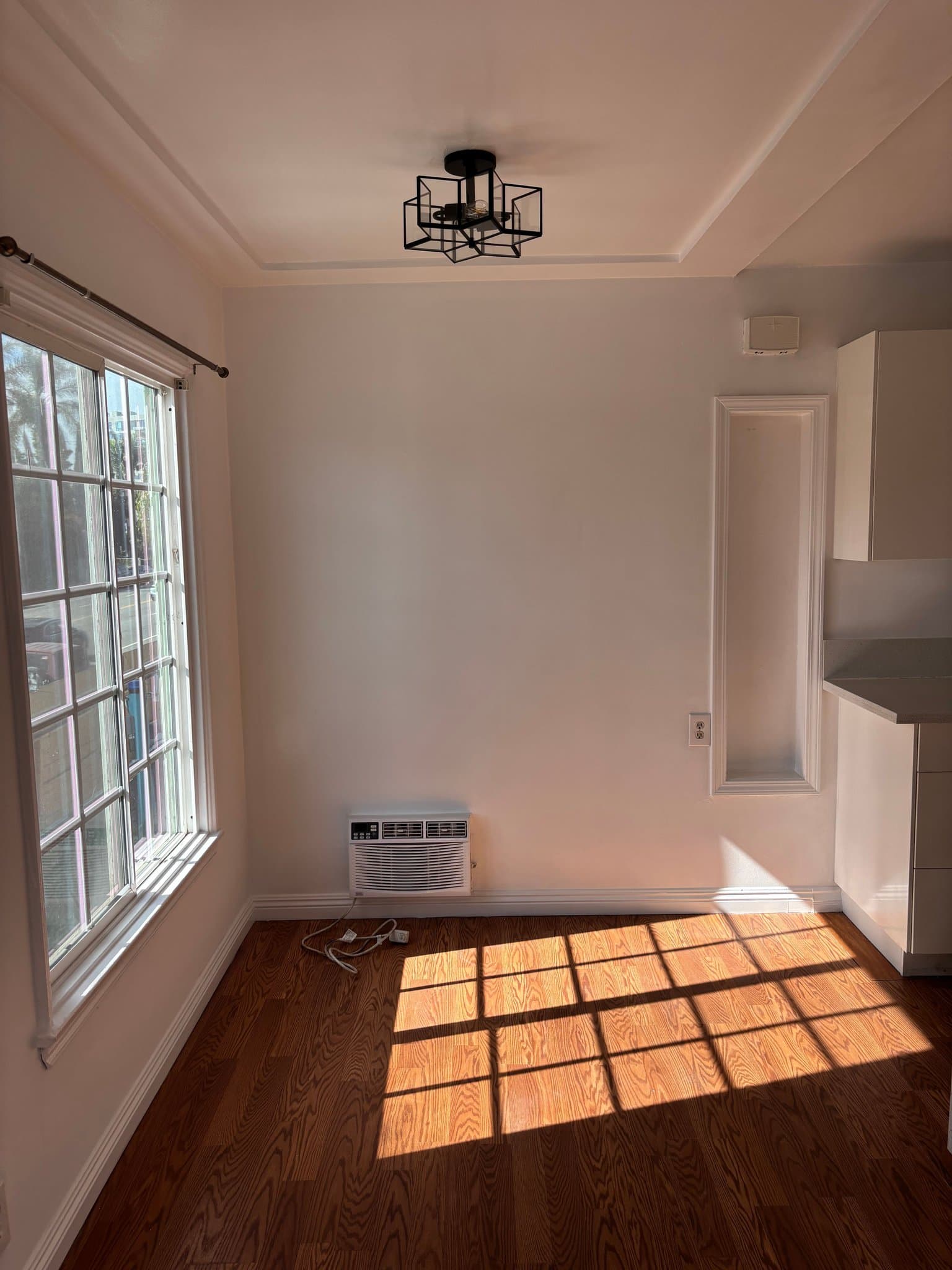 Los Angeles Apartment: 2588 S Sepulveda Blvd