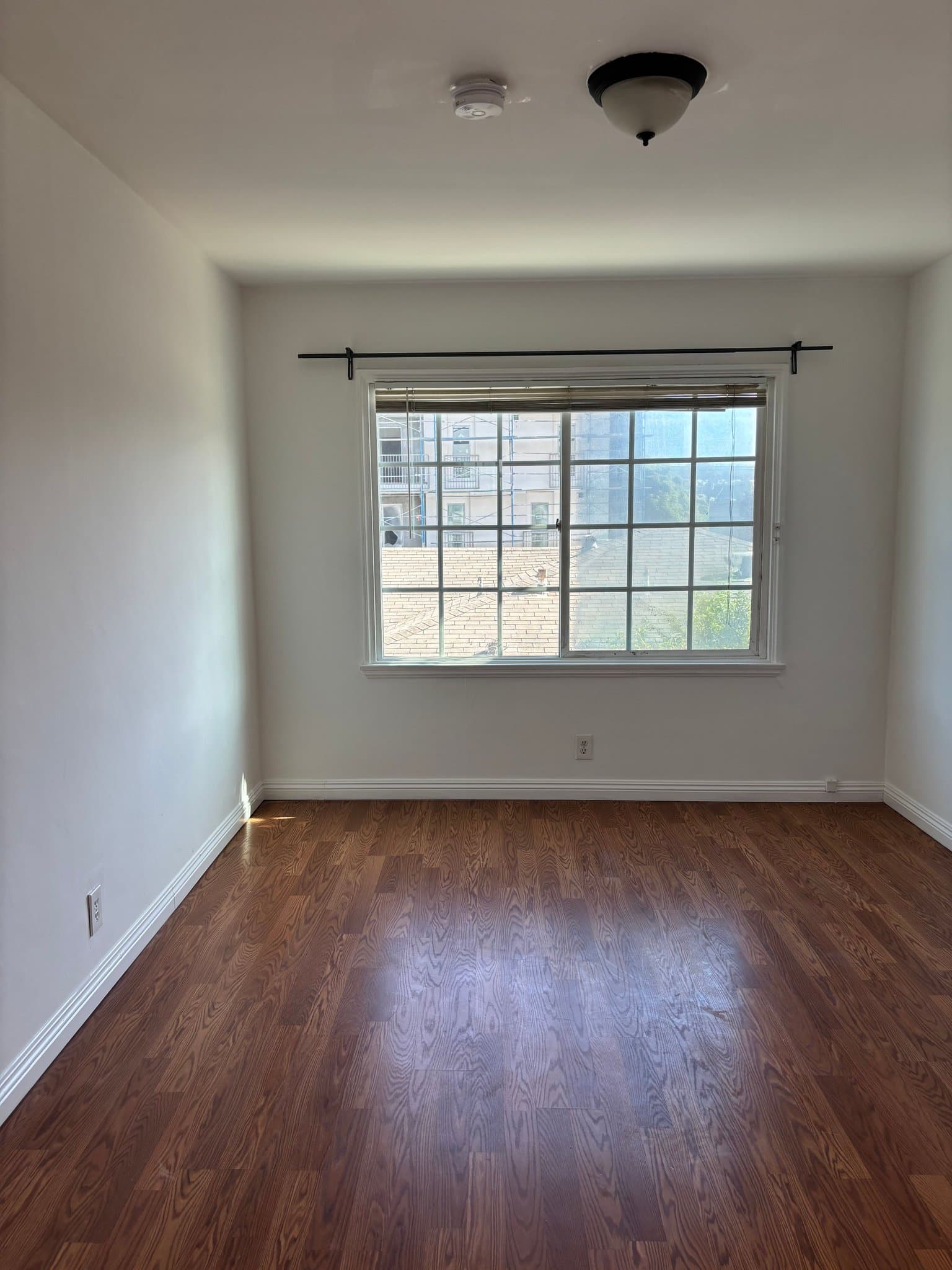 Los Angeles Apartment: 2588 S Sepulveda Blvd