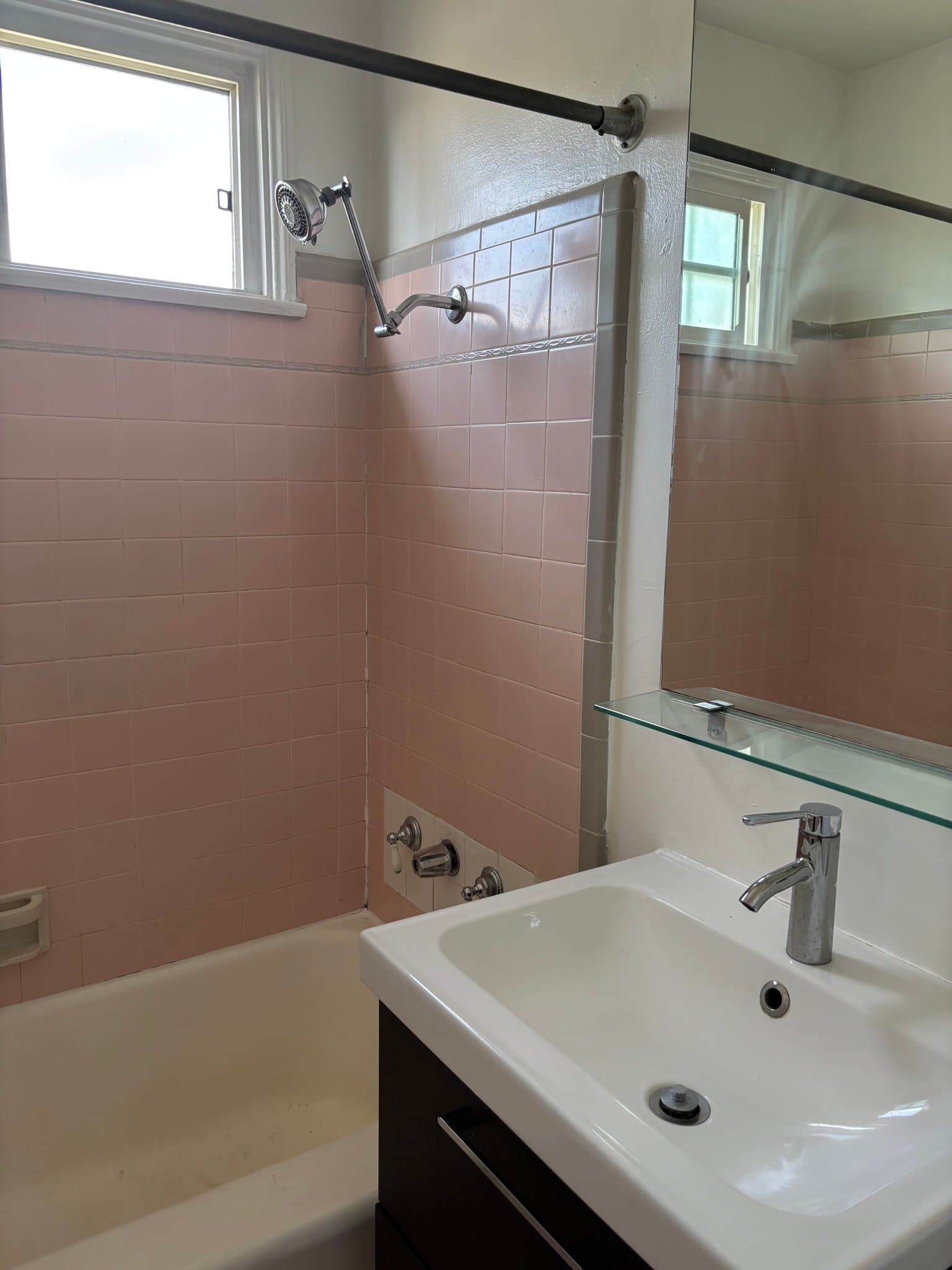 Los Angeles Apartment: 2588 S Sepulveda Blvd