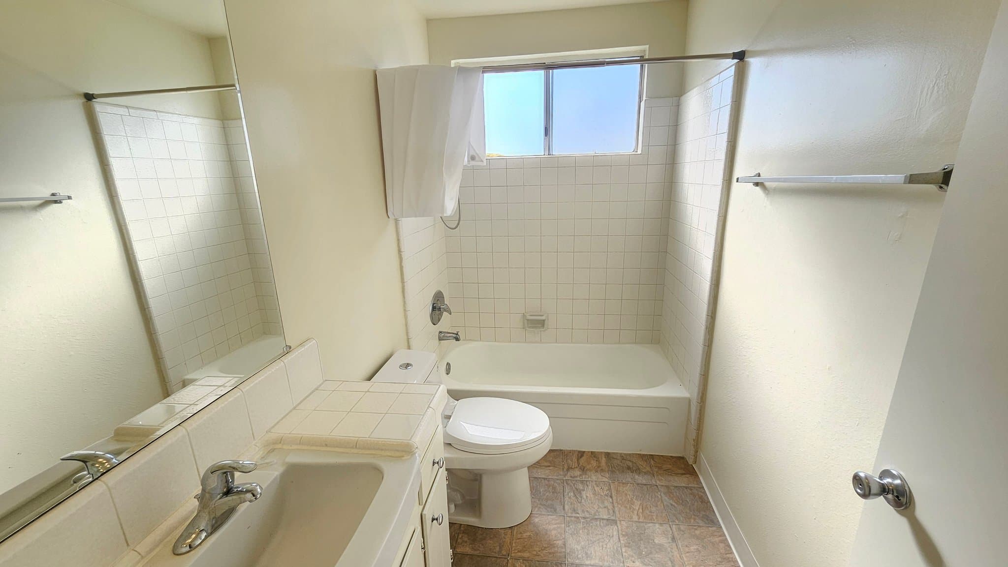 Van Nuys Apartment: 15636 Valerio Street