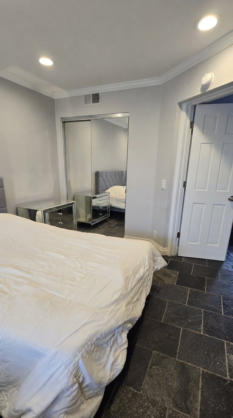 Mission Viejo Single Room: 27692 Emerald, Mission Viejo CA 92691