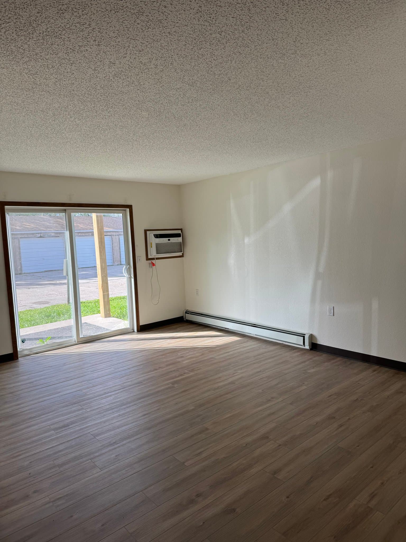Blackduck Apartment: 325 Summit Ave