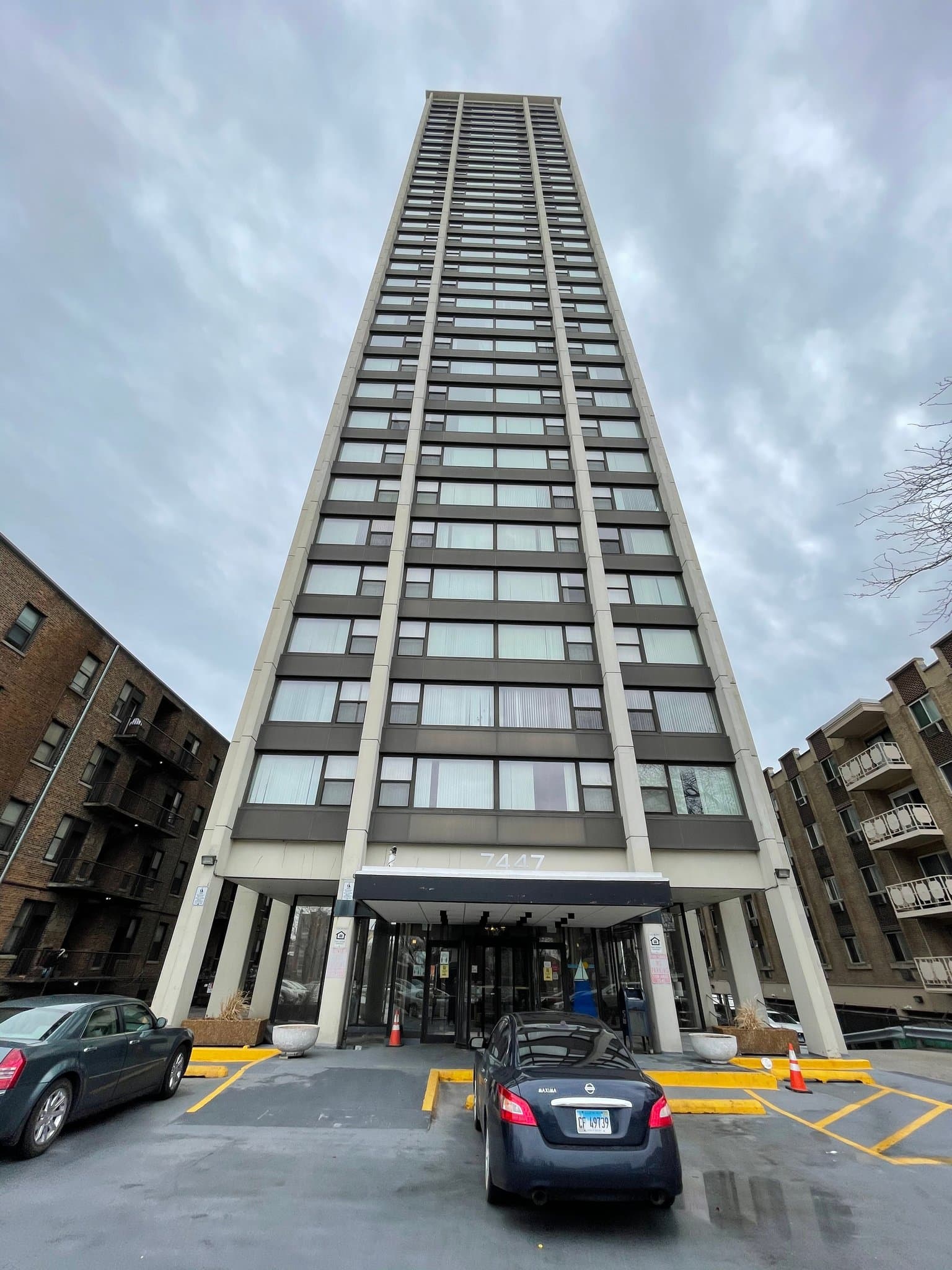 Chicago Apartment: 7447 S South Shore Drive