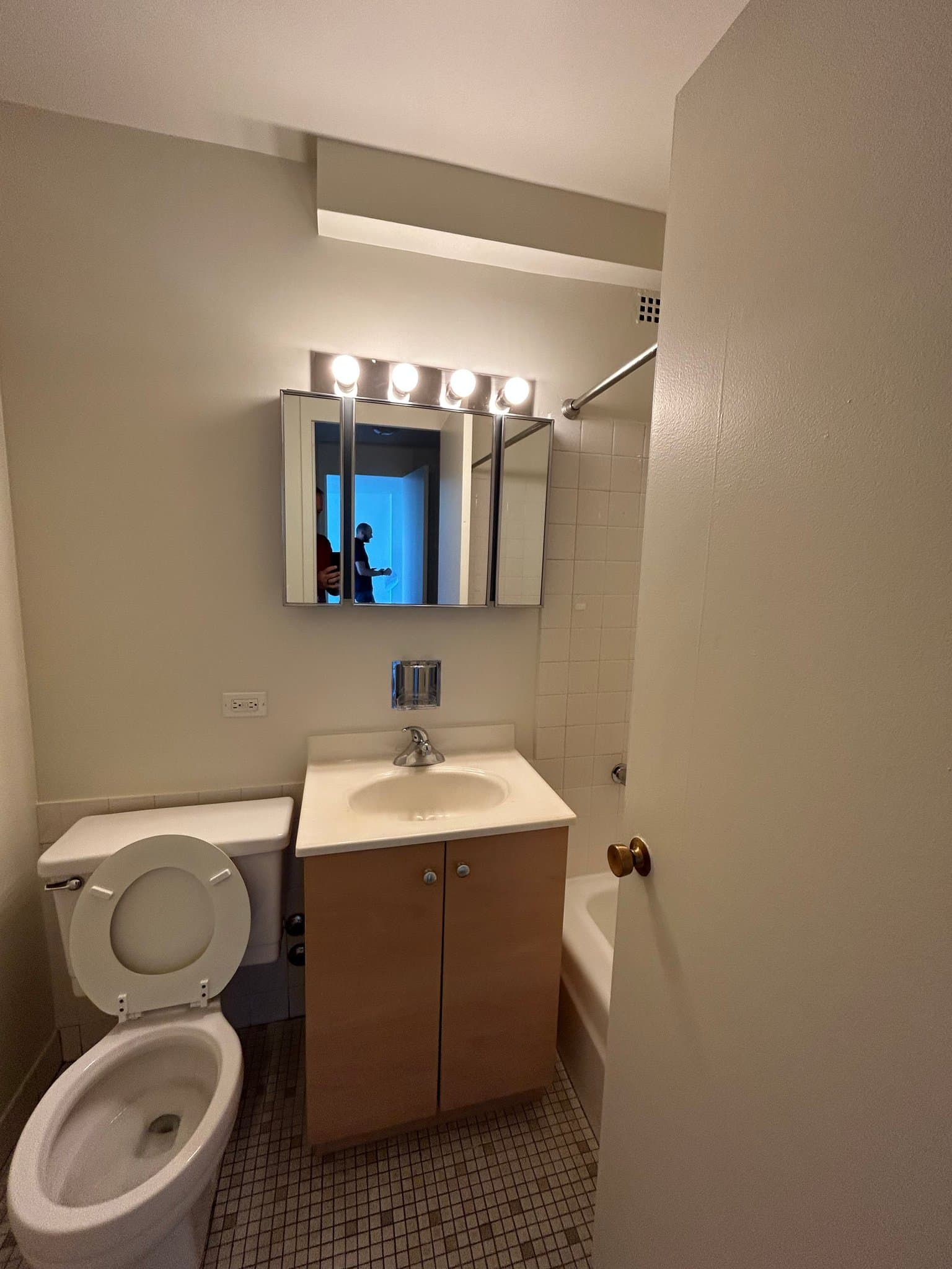 Chicago Apartment: 7447 S South Shore Drive
