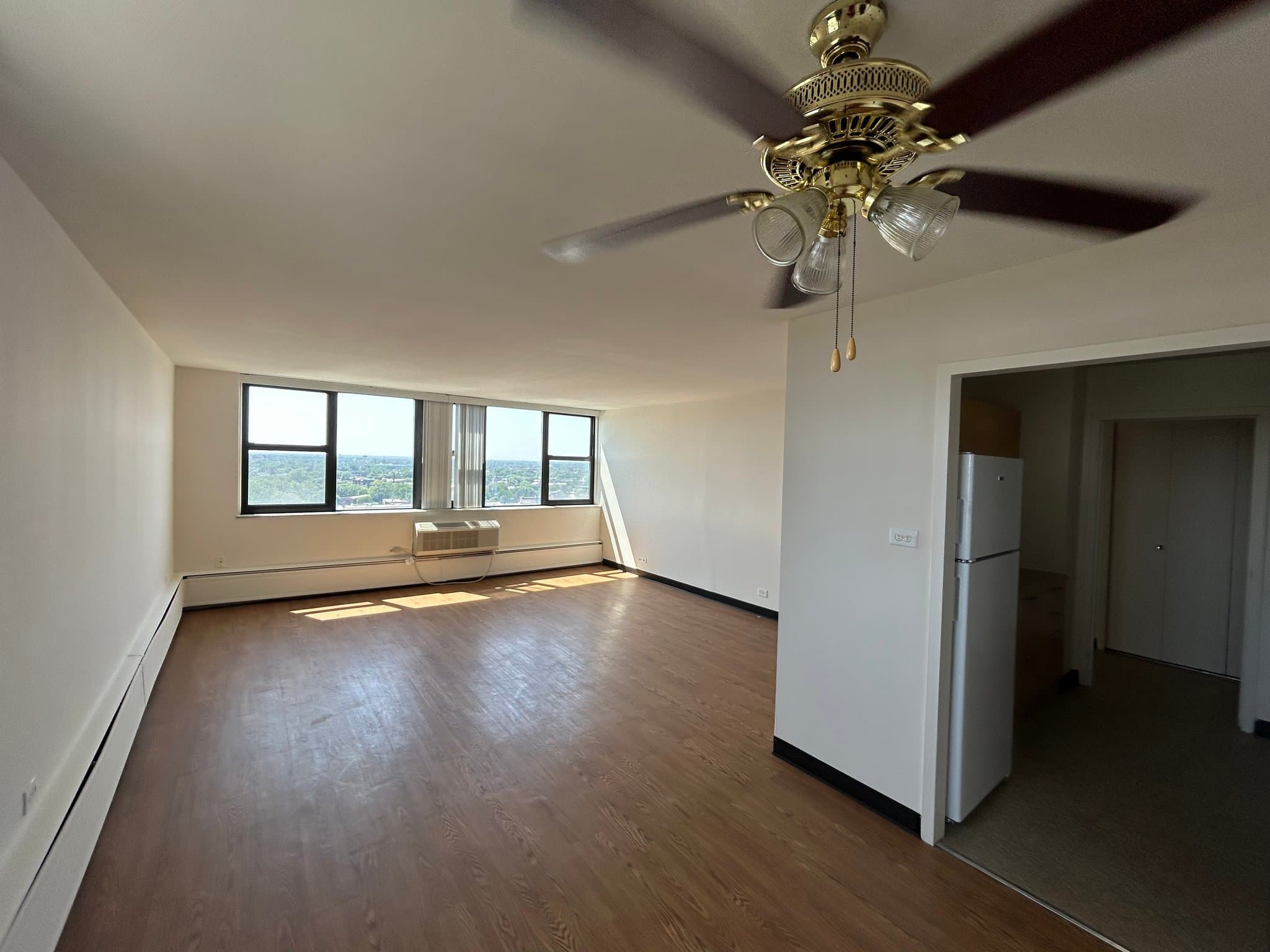Chicago Apartment: 7447 S South Shore Drive