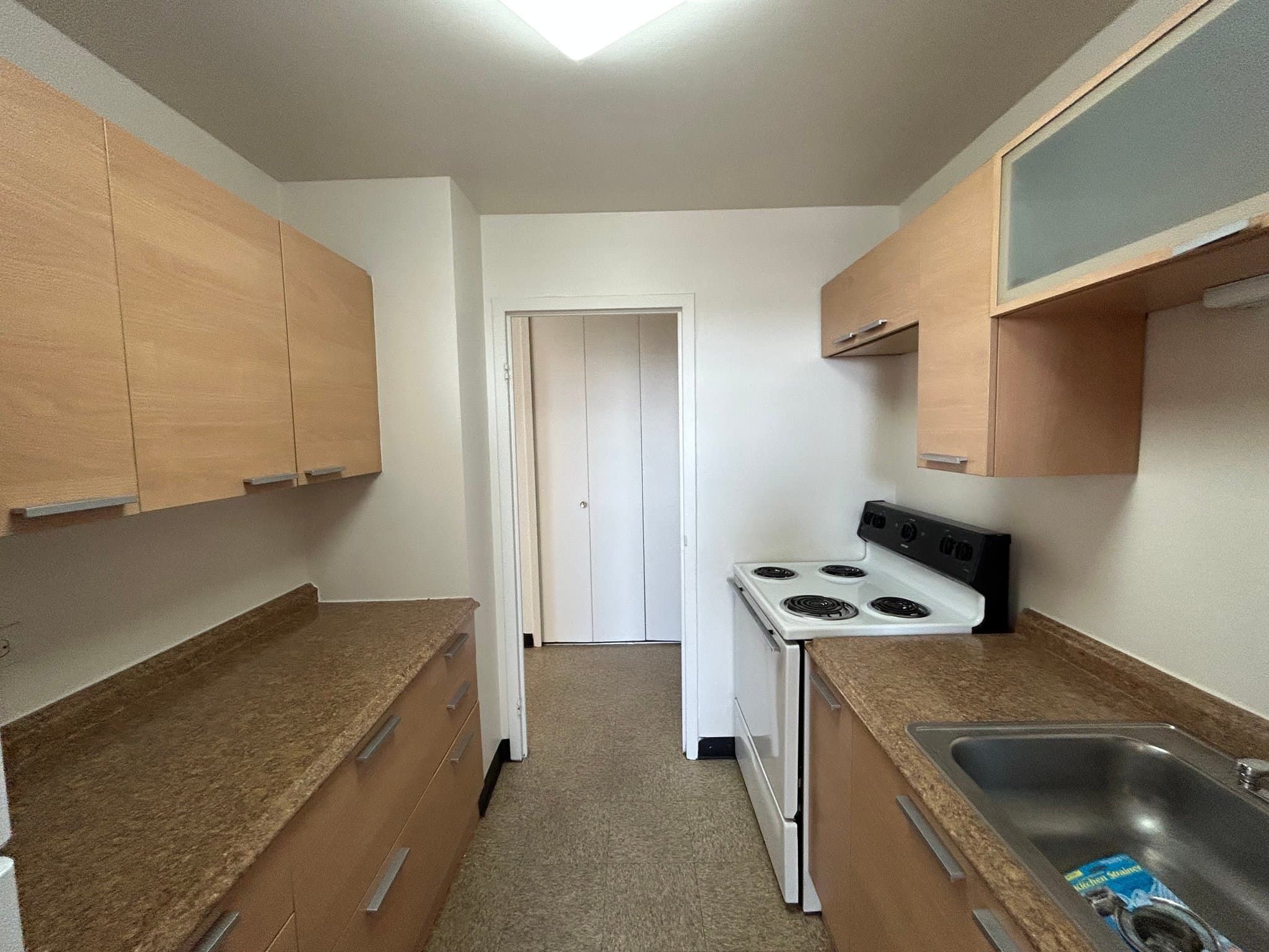 Chicago Apartment: 7447 S South Shore Drive