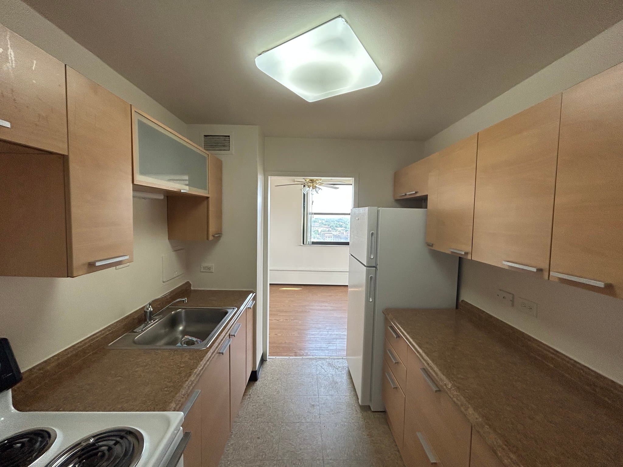 Chicago Apartment: 7447 S South Shore Drive