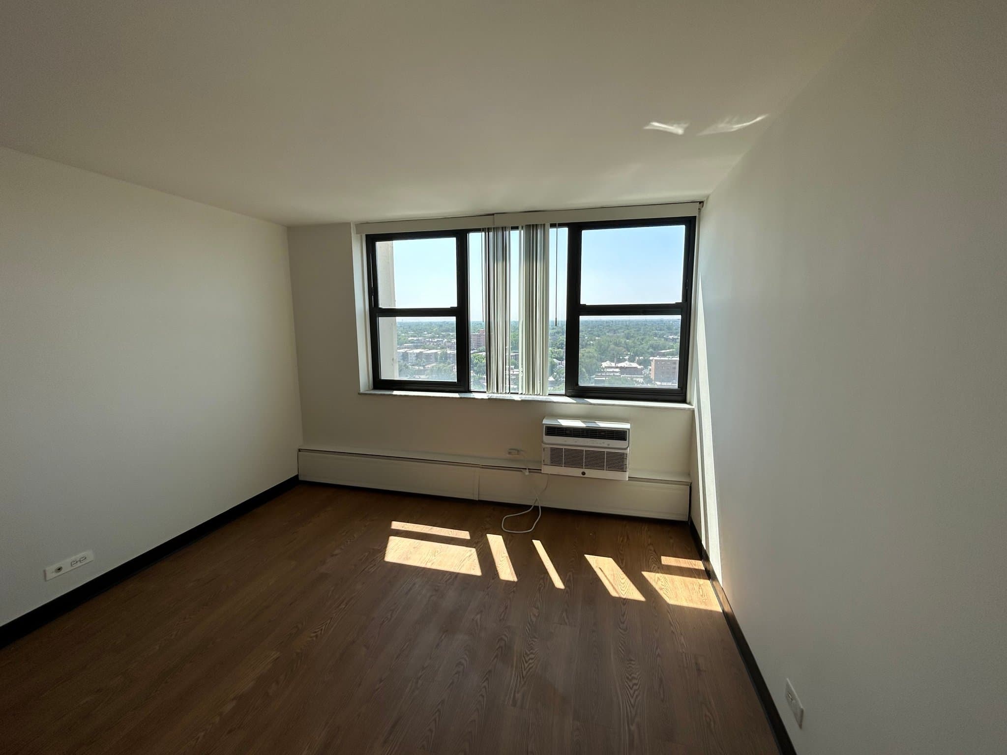Chicago Apartment: 7447 S South Shore Drive