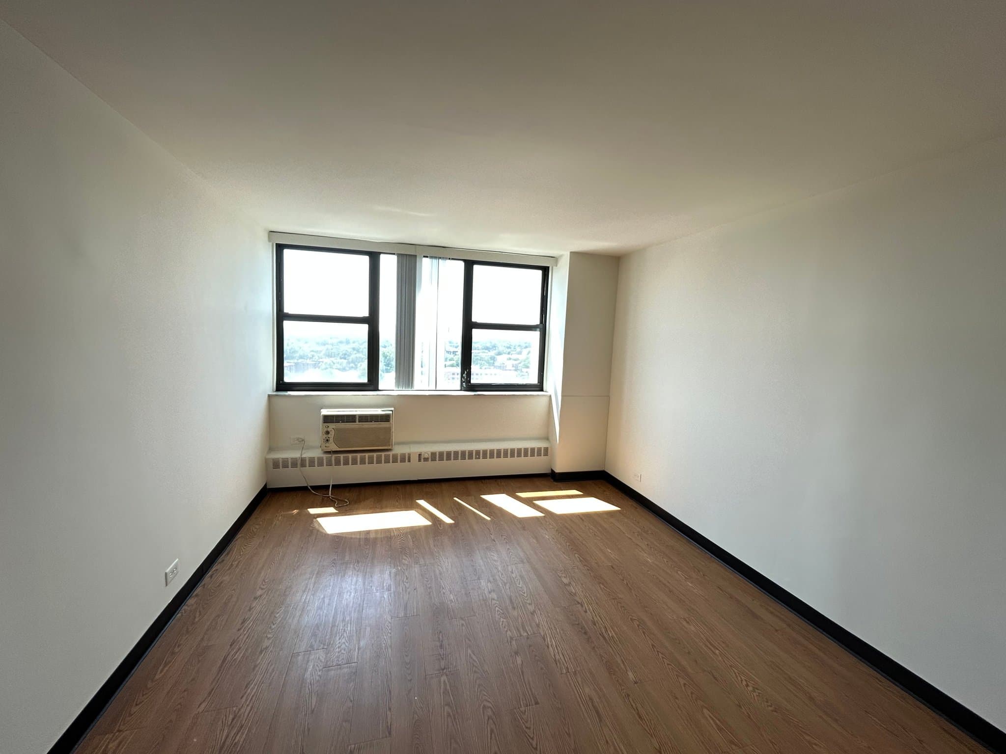 Chicago Apartment: 7447 S South Shore Drive