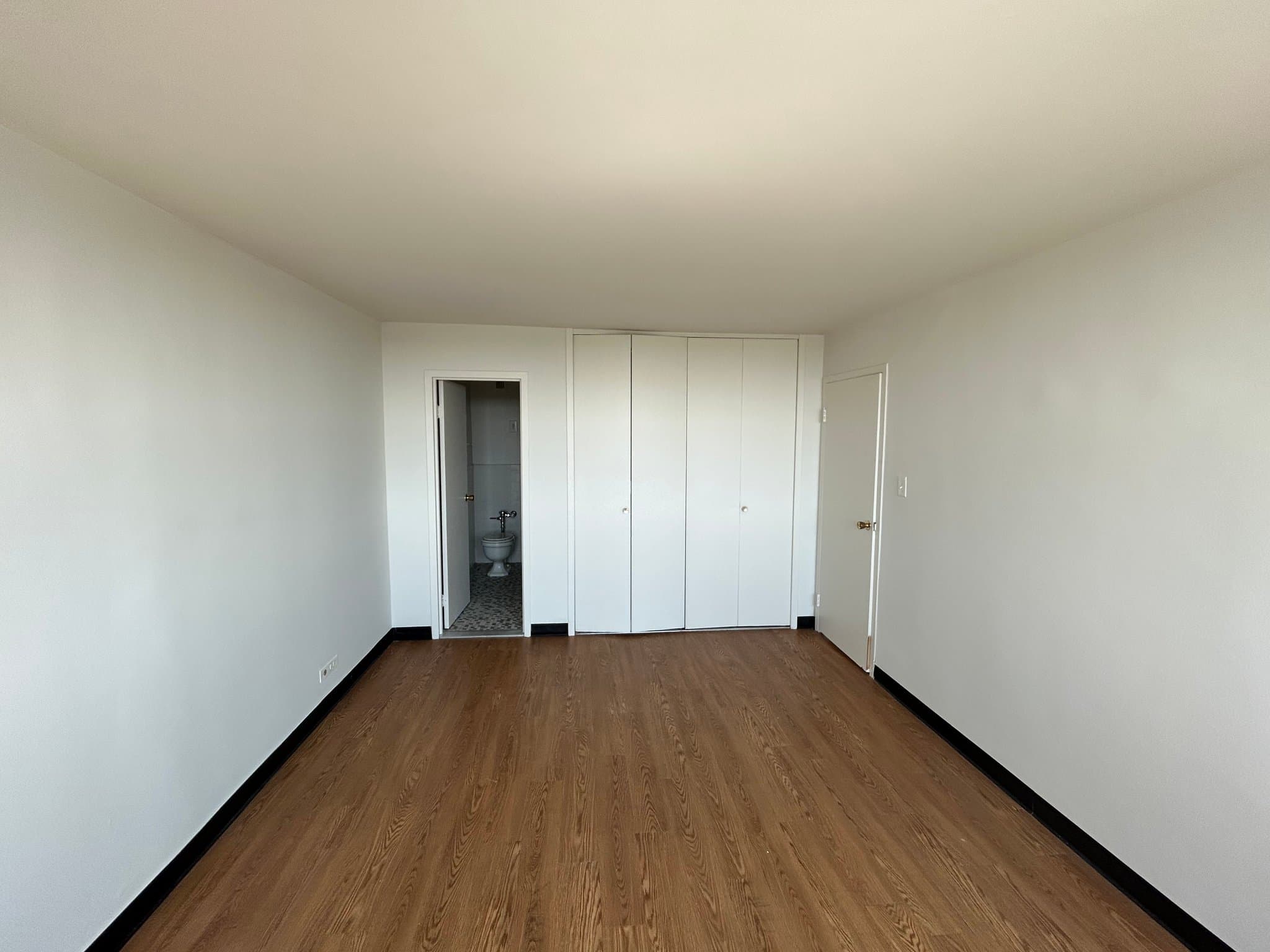 Chicago Apartment: 7447 S South Shore Drive