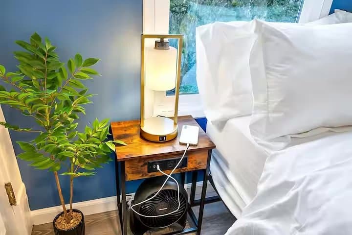 Everett Apartment: 2404 Rucker Ave