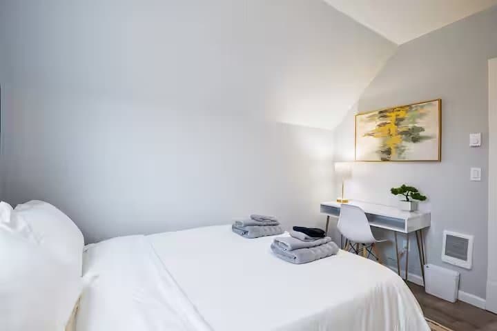 Everett Apartment: 2404 Rucker Ave