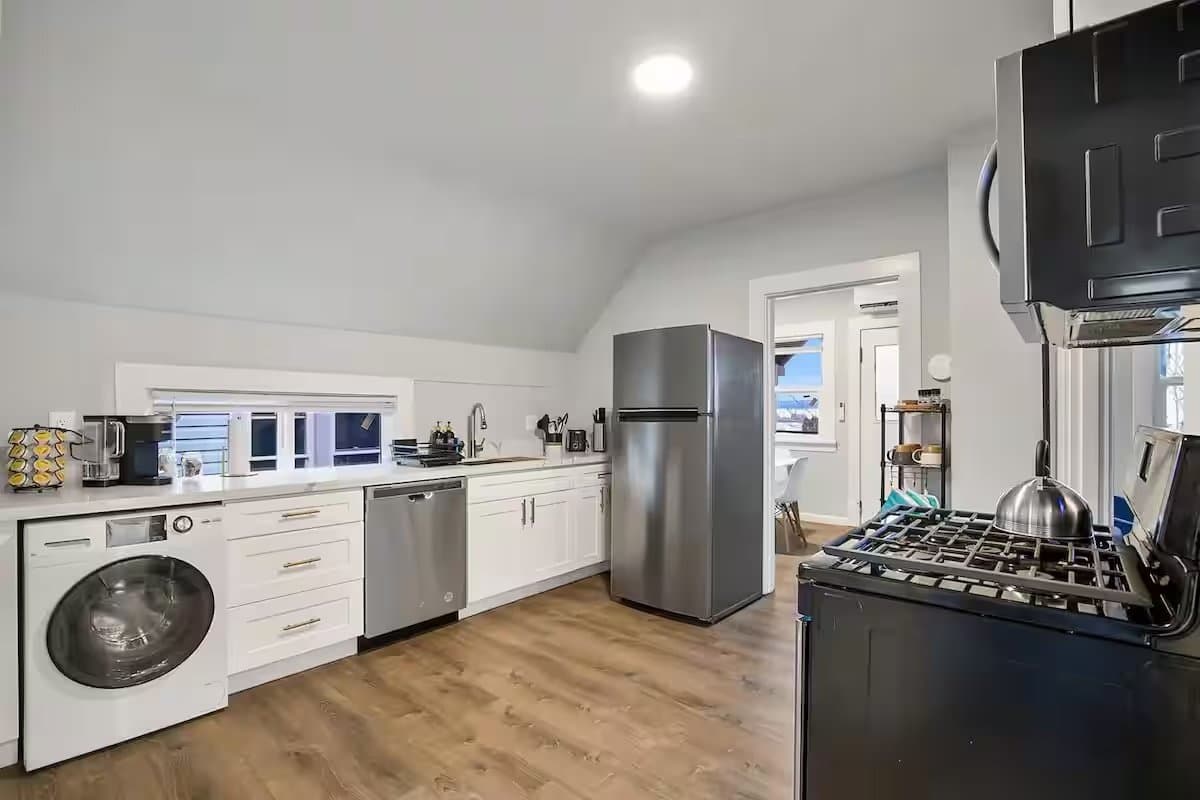 Everett Apartment: 2404 Rucker Ave