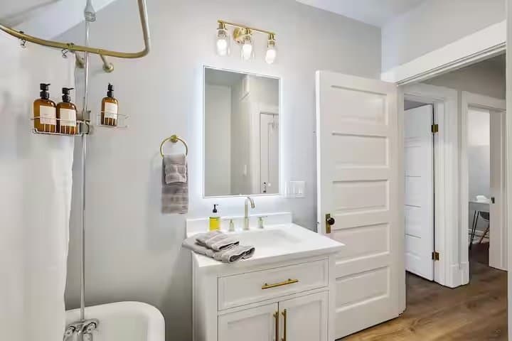 Everett Apartment: 2404 Rucker Ave