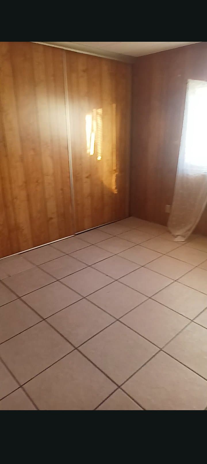 LAS VEGAS Single Room: 500 miller avenue