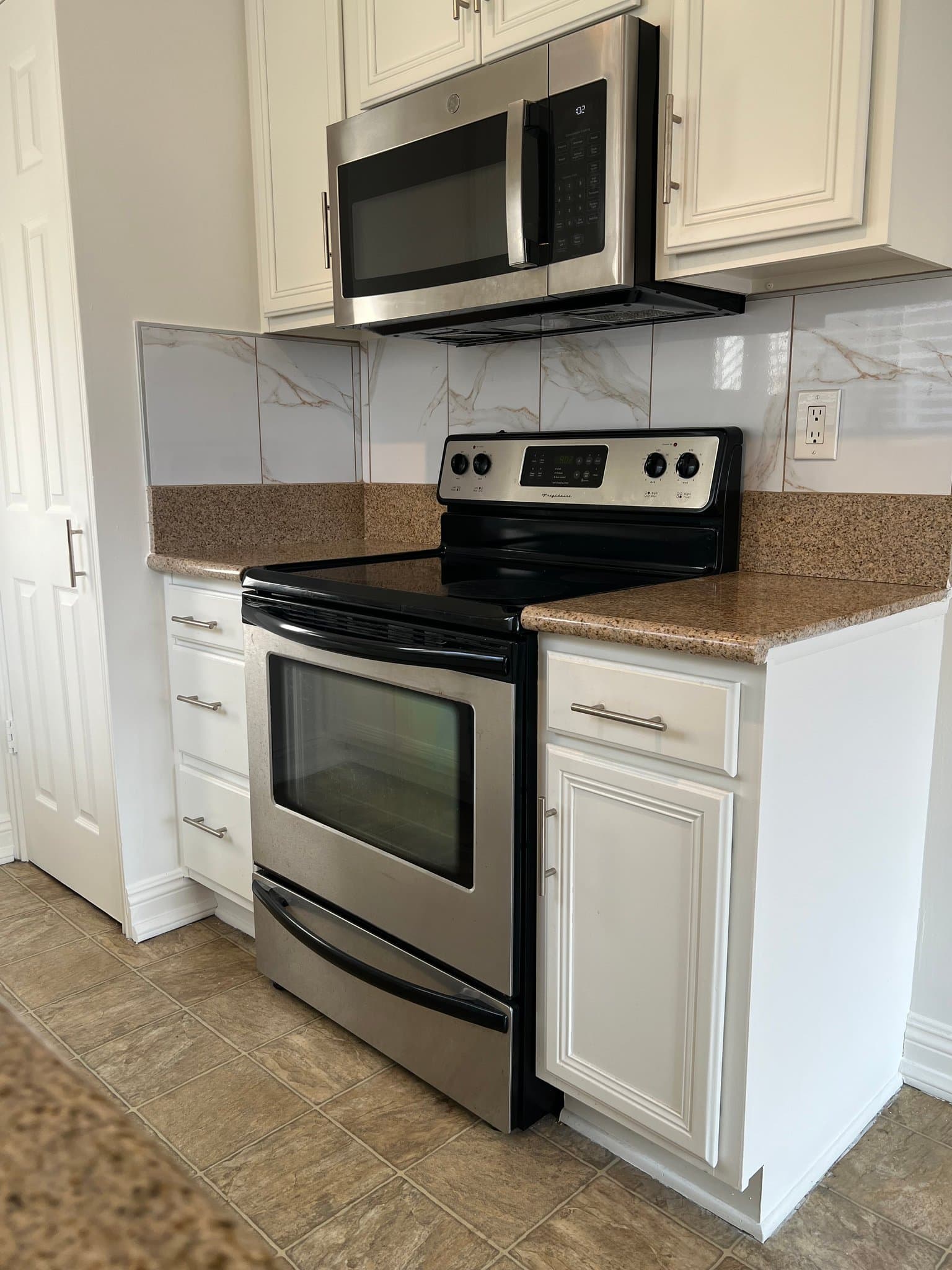 Inglewood Condo: 106 N Eucalyptus Ave