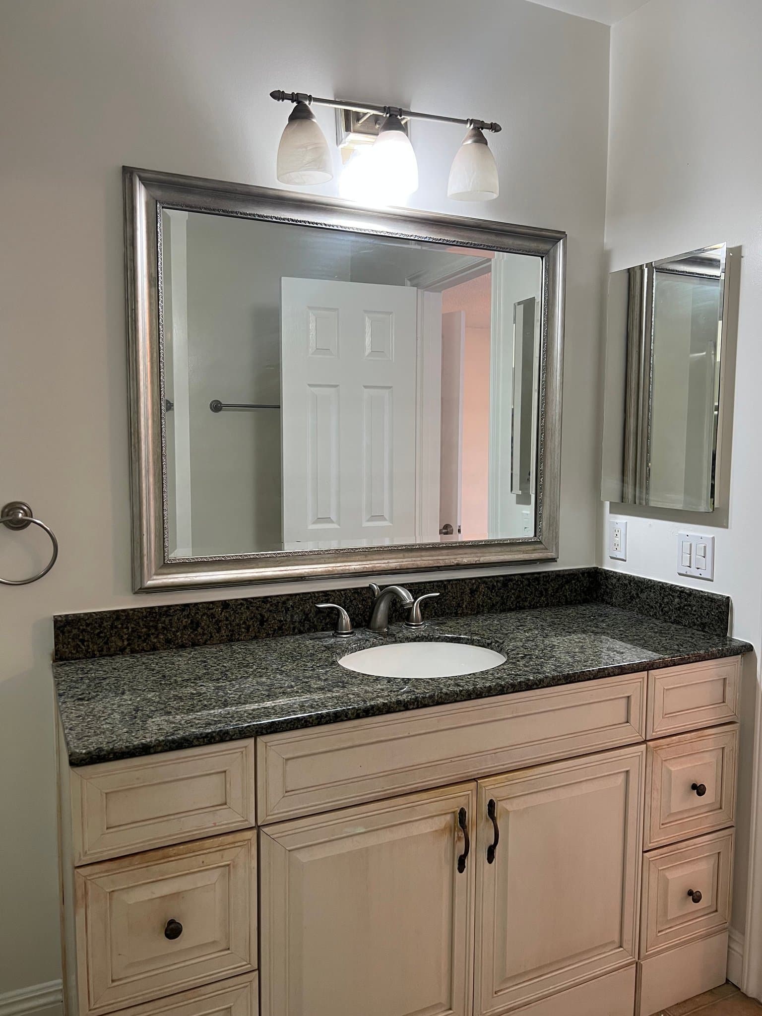 Inglewood Condo: 106 N Eucalyptus Ave