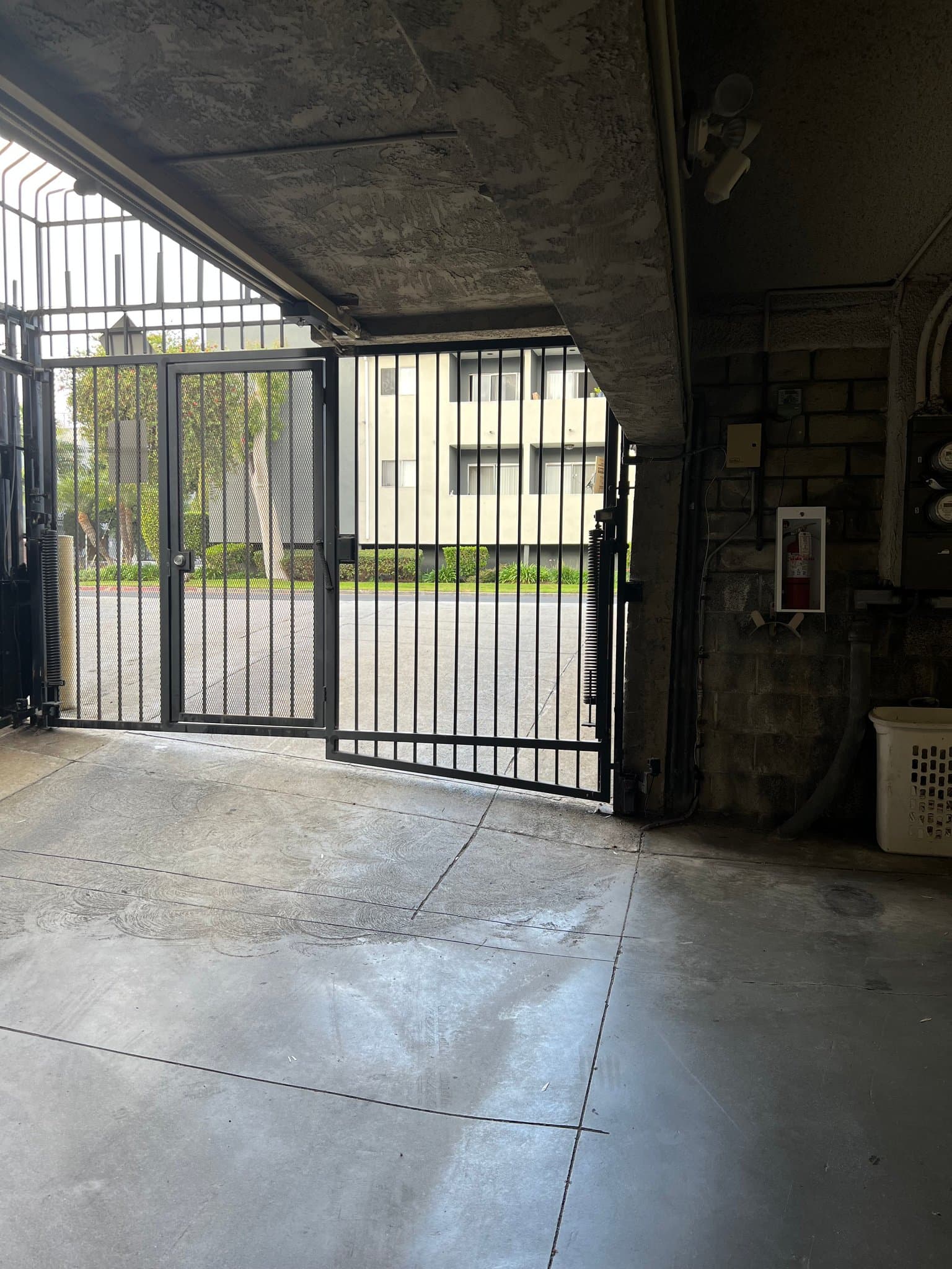 Inglewood Condo: 106 N Eucalyptus Ave