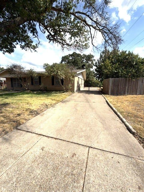 Waco House: 6100 Haden