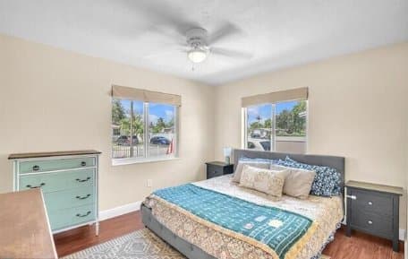 Hollywood House: 7548 Farragut Street