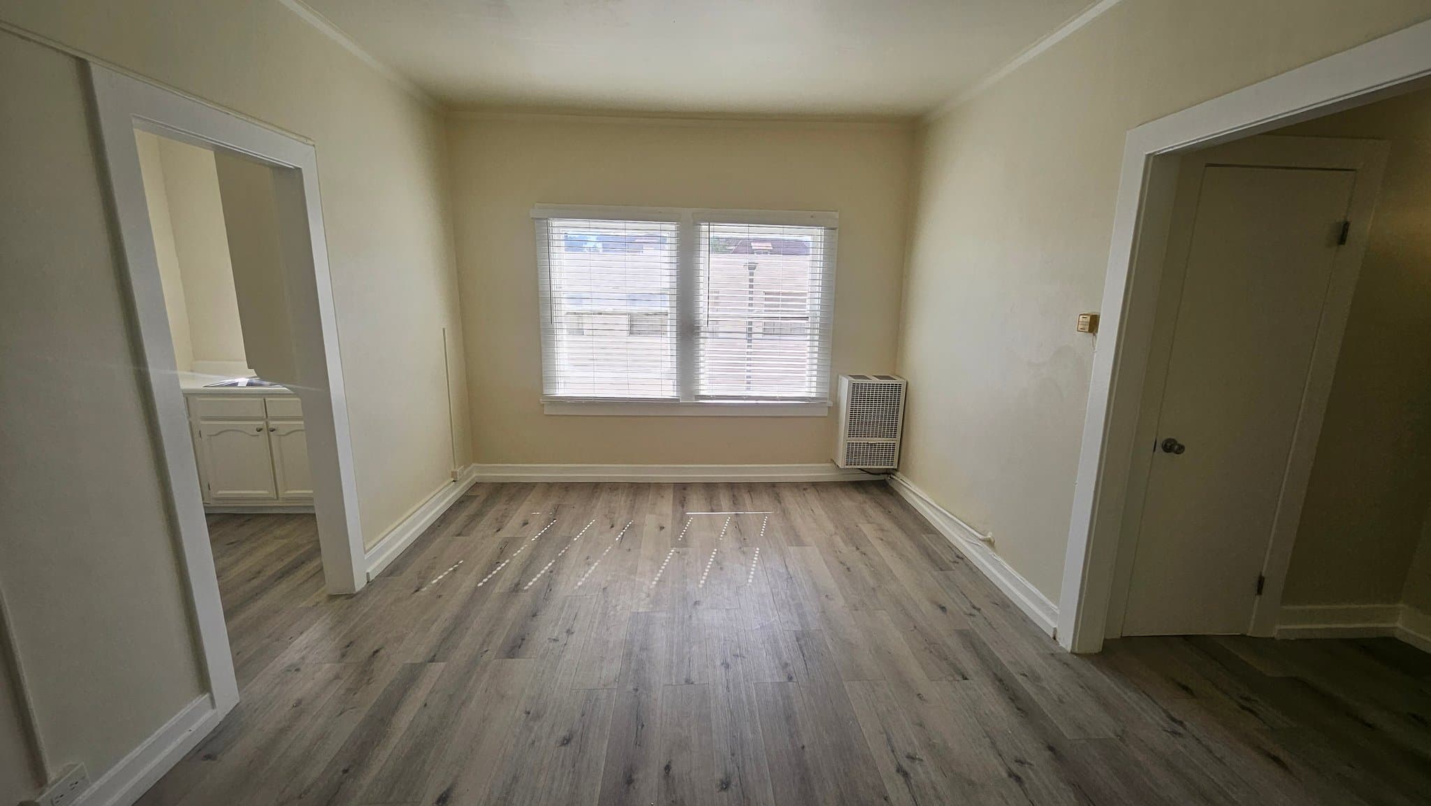 Los Angeles Apartment: 815 S Lake St