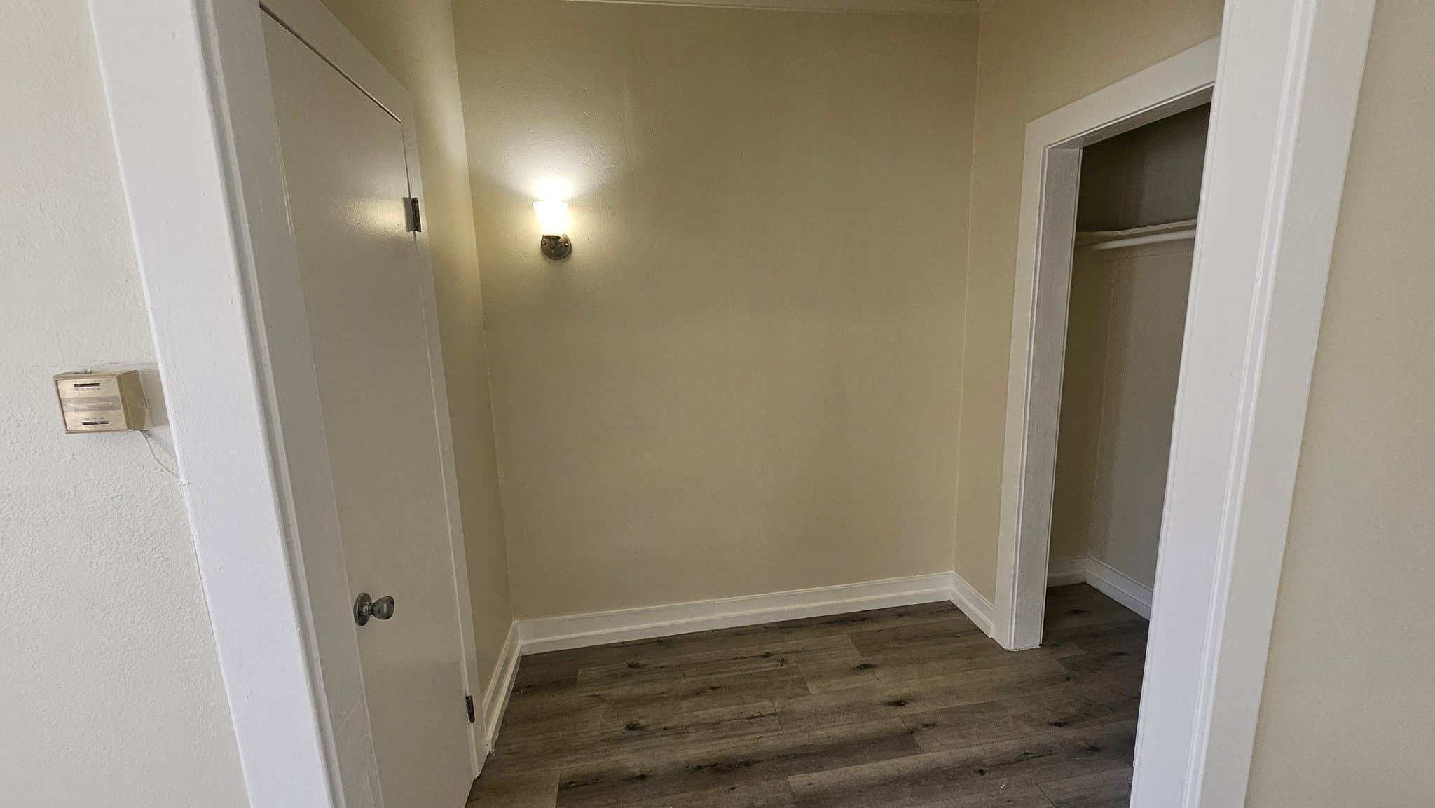 Los Angeles Apartment: 815 S Lake St
