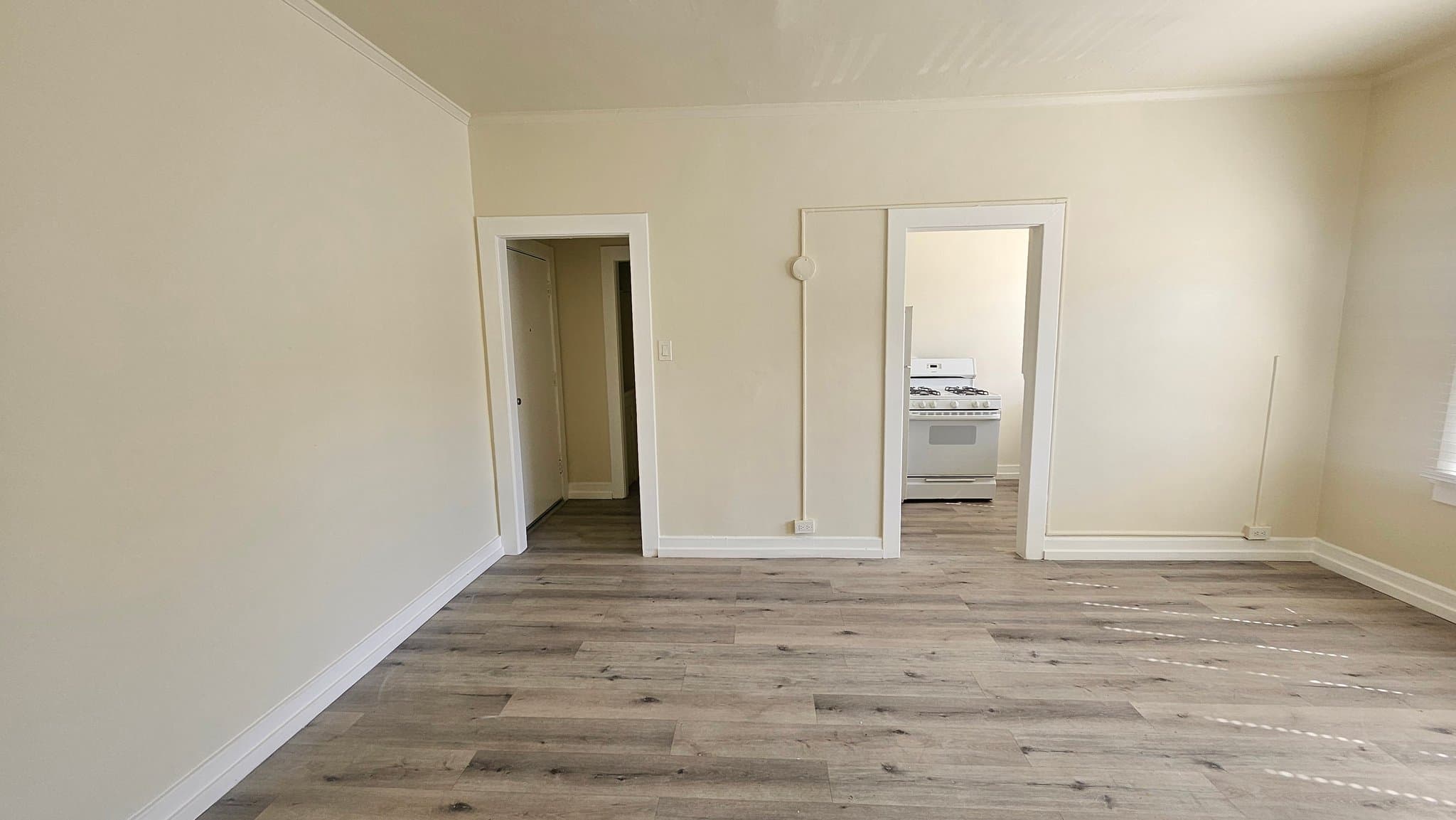 Los Angeles Apartment: 815 S Lake St
