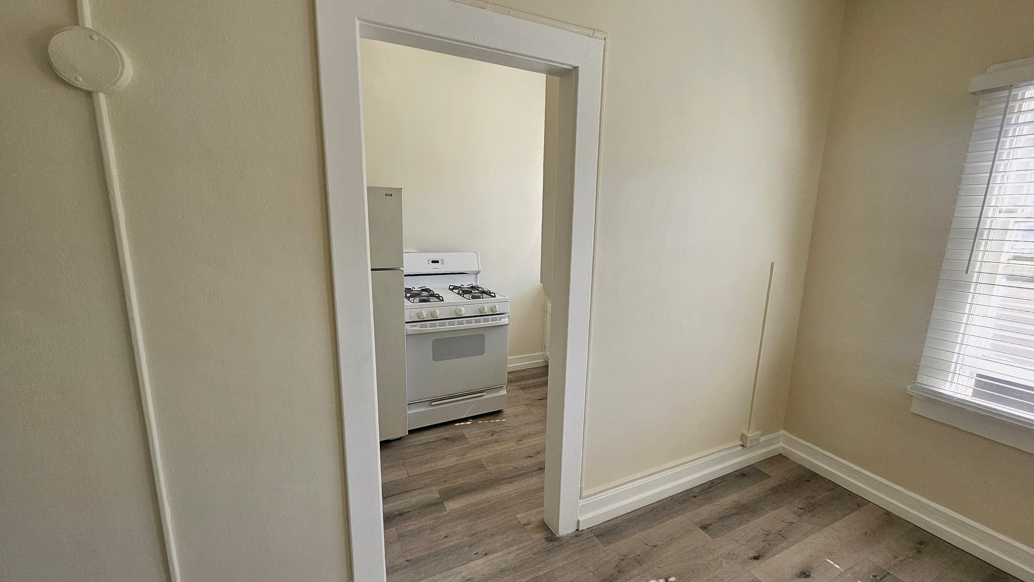 Los Angeles Apartment: 815 S Lake St