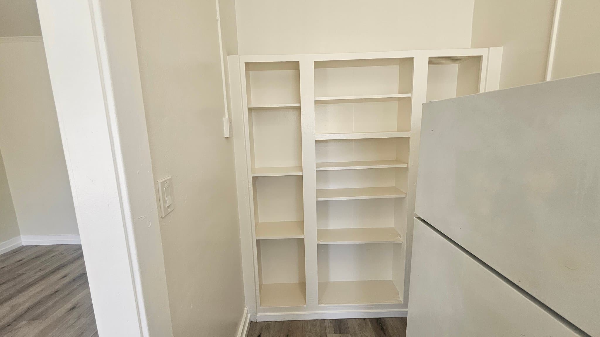 Los Angeles Apartment: 815 S Lake St