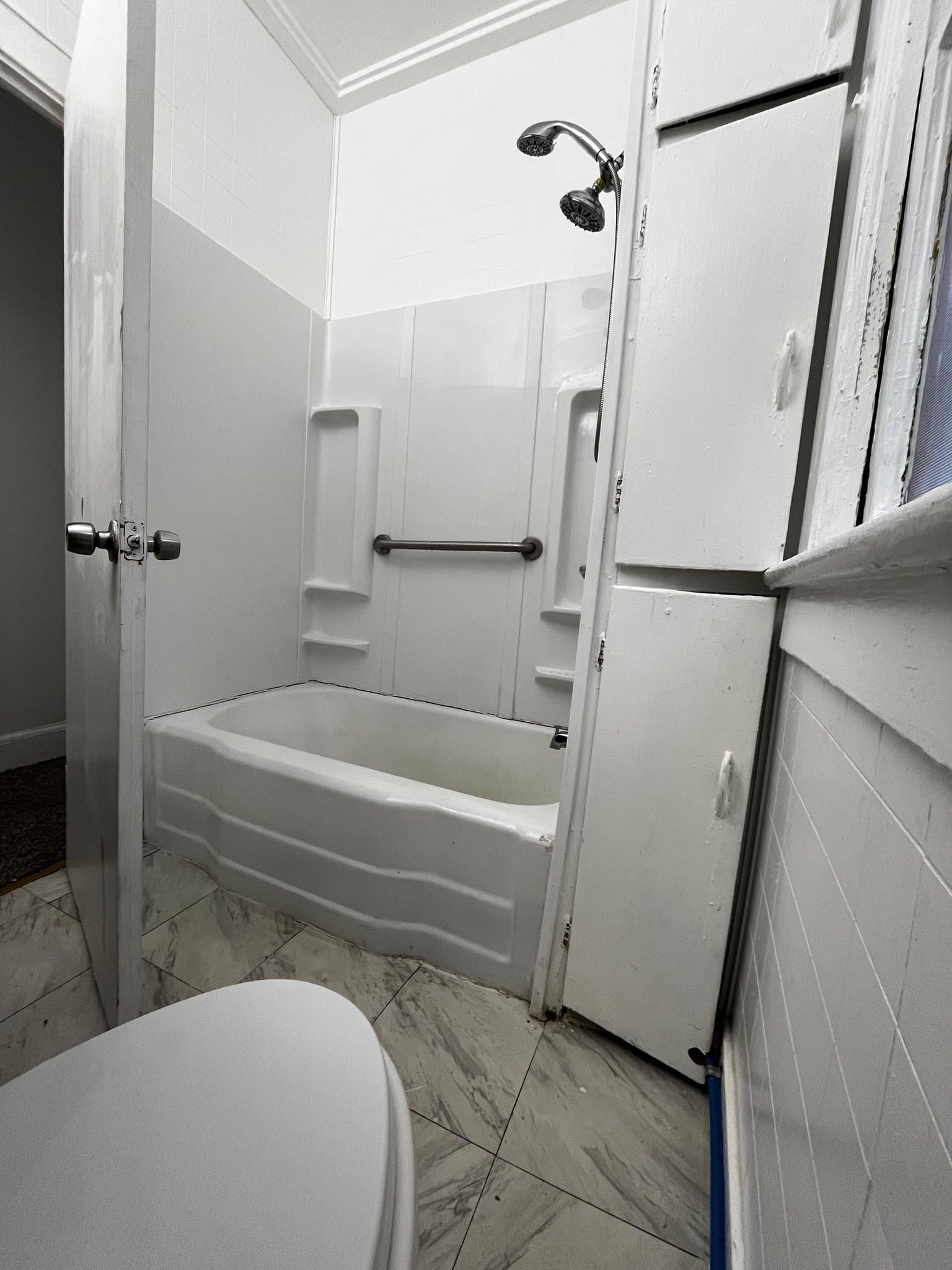 cleveland House: 547 e108 st